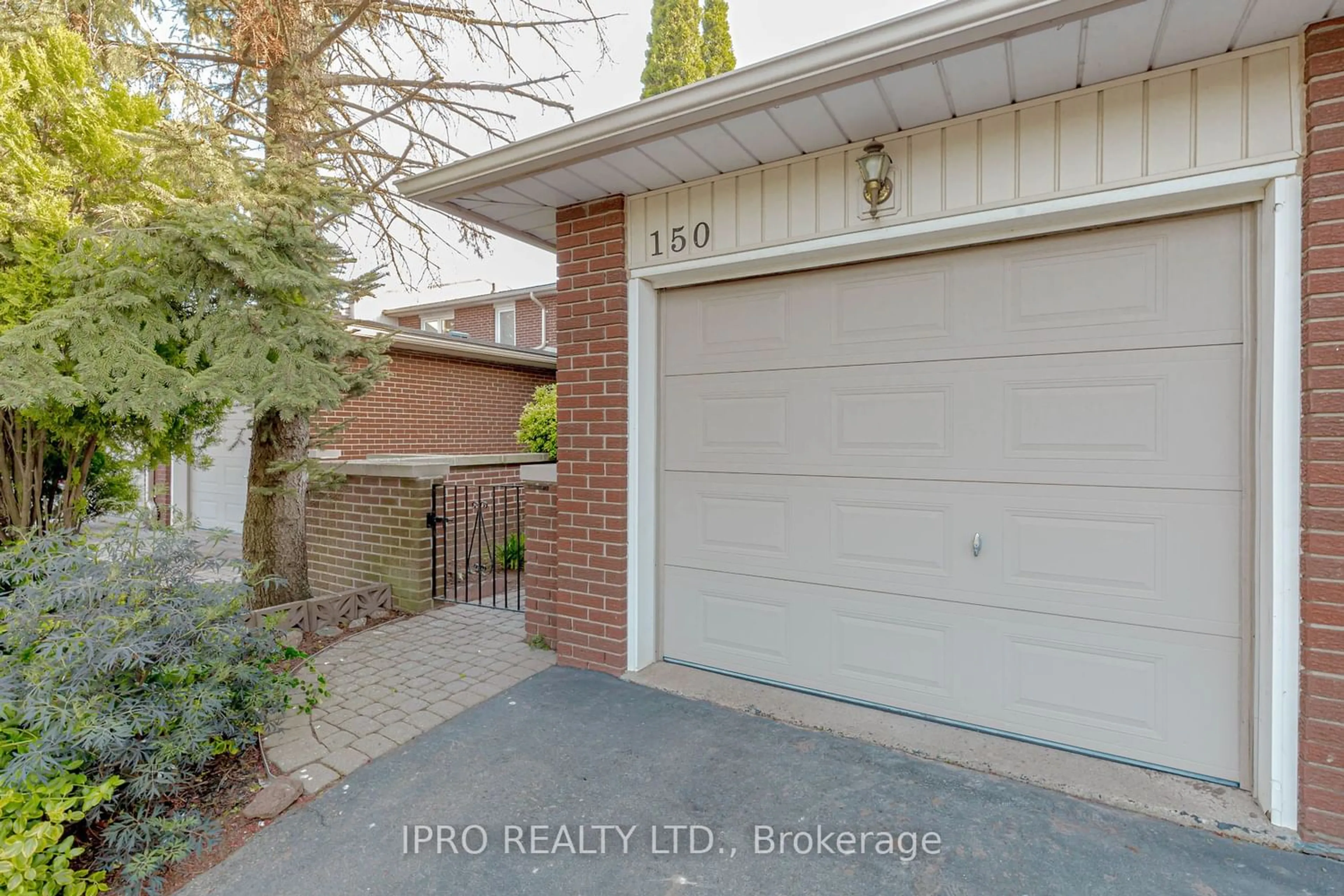 A pic from exterior of the house or condo, the street view for 150 Kenwood Ave, Burlington Ontario L7L 4L7