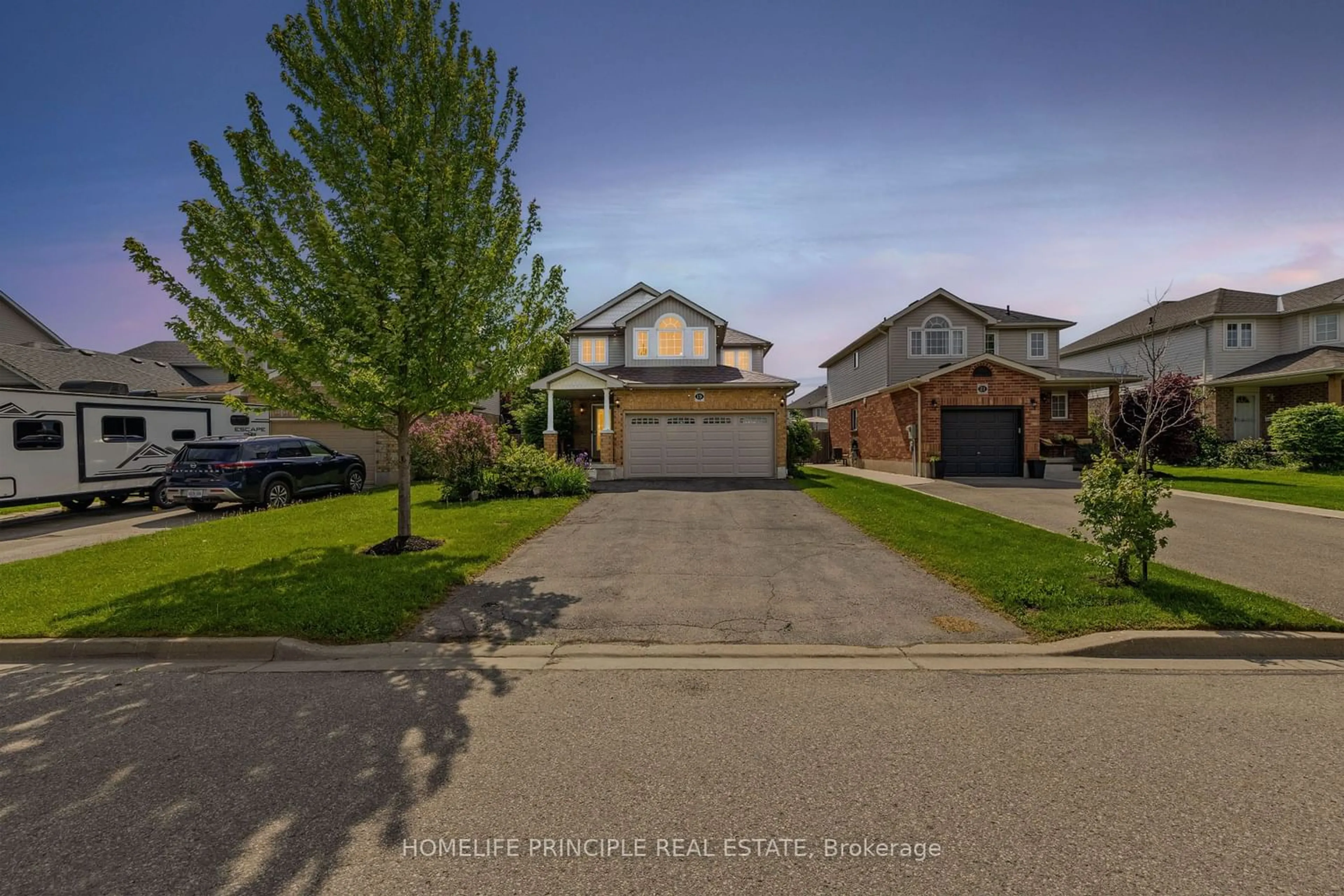 Frontside or backside of a home for 19 Beardmore Cres, Halton Hills Ontario L7J 2Y9
