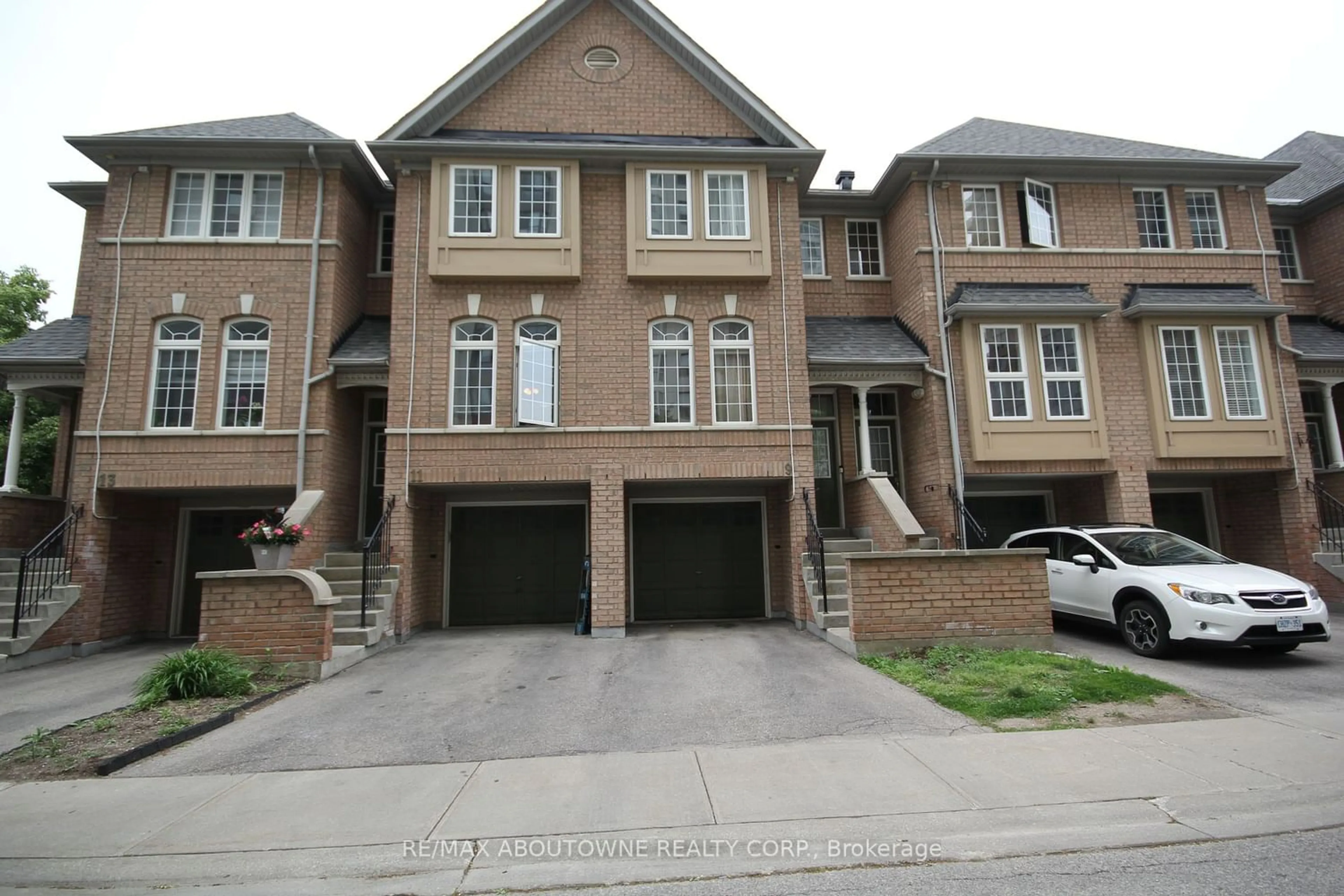 A pic from exterior of the house or condo for 50 Strathaven Dr #9, Mississauga Ontario L5R 4E7