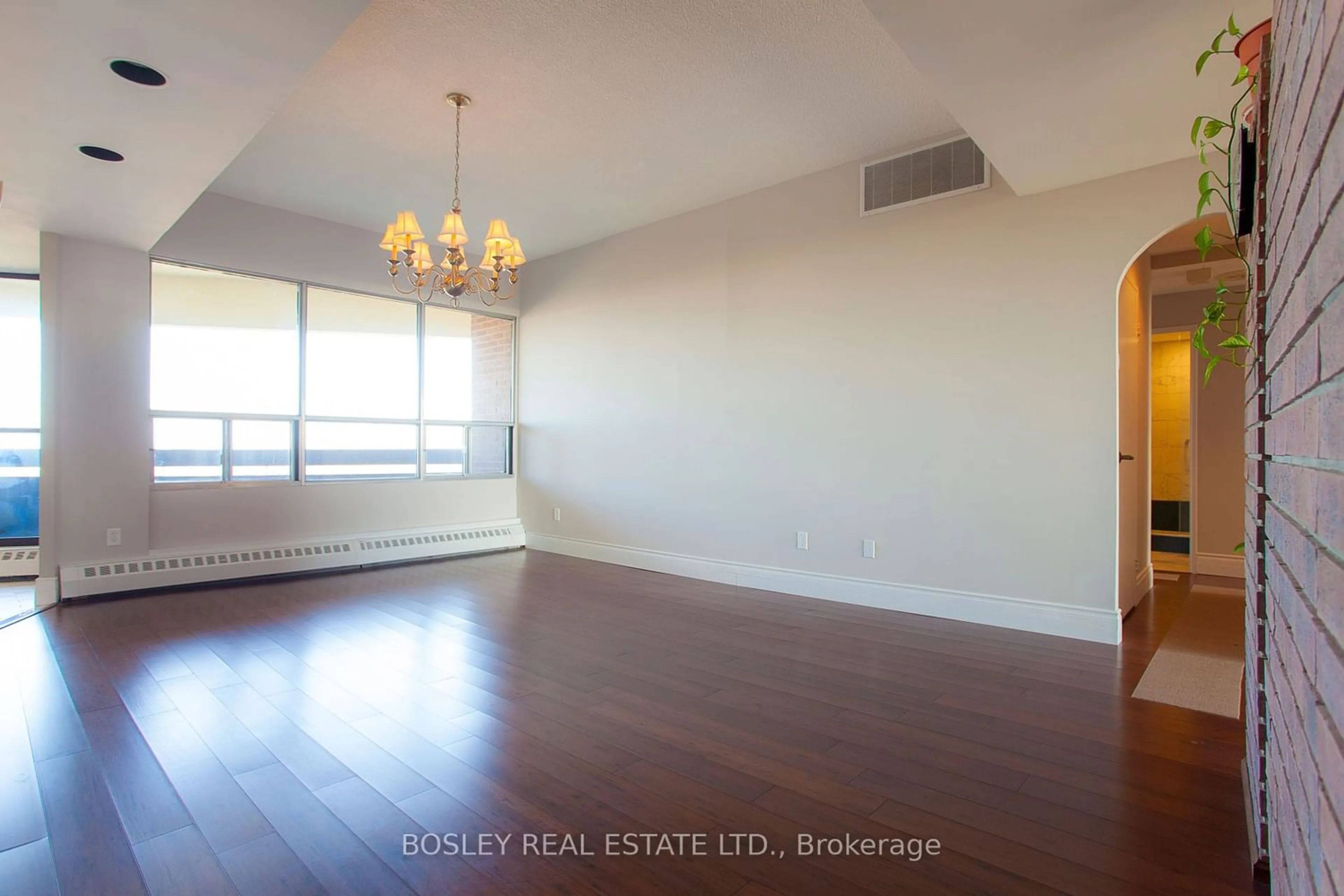 Dining room for 335 Mill Rd #PH2, Toronto Ontario M9C 1Y6