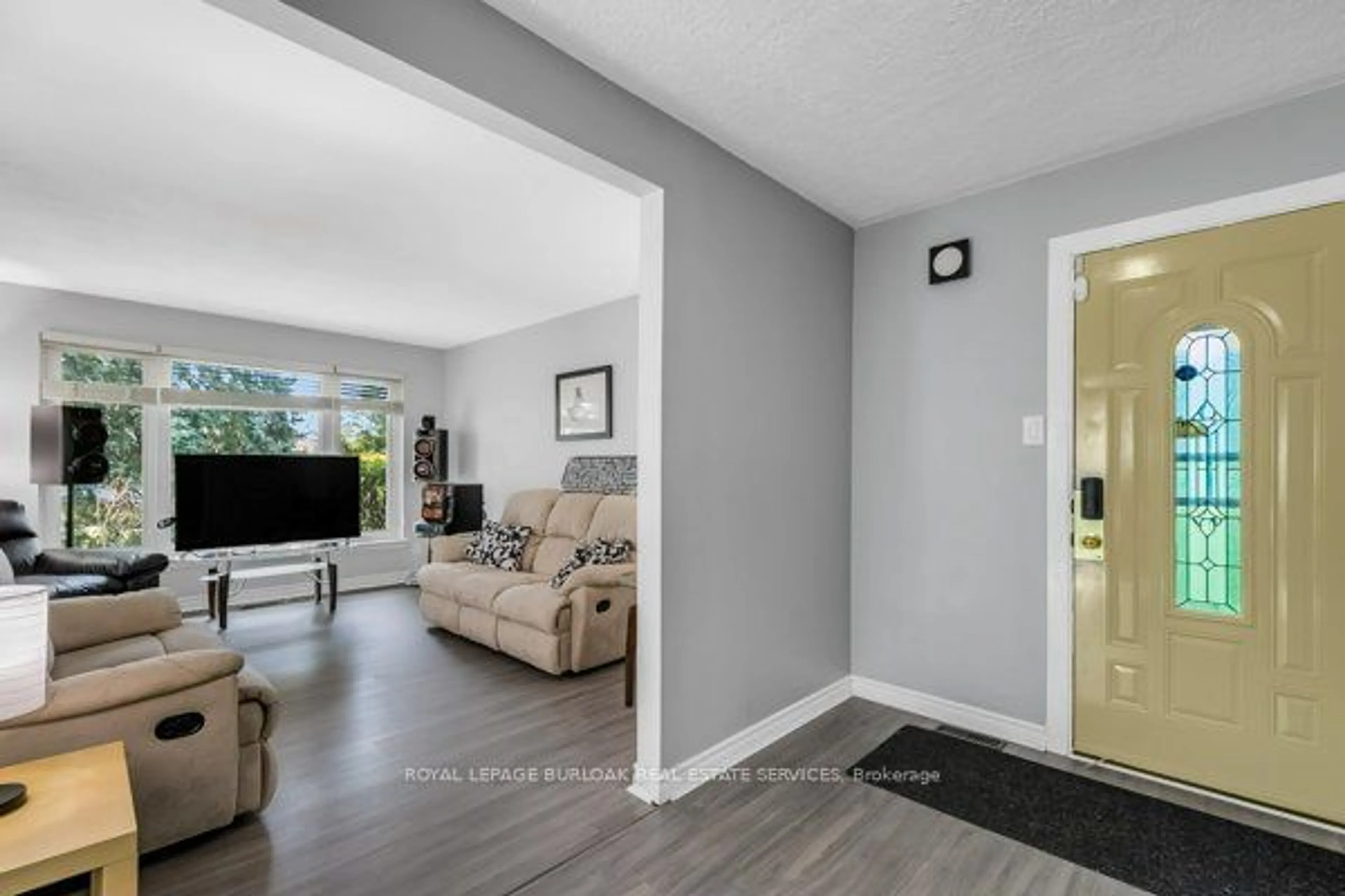 Indoor entryway for 44 Deloraine Dr, Brampton Ontario L6T 1T7