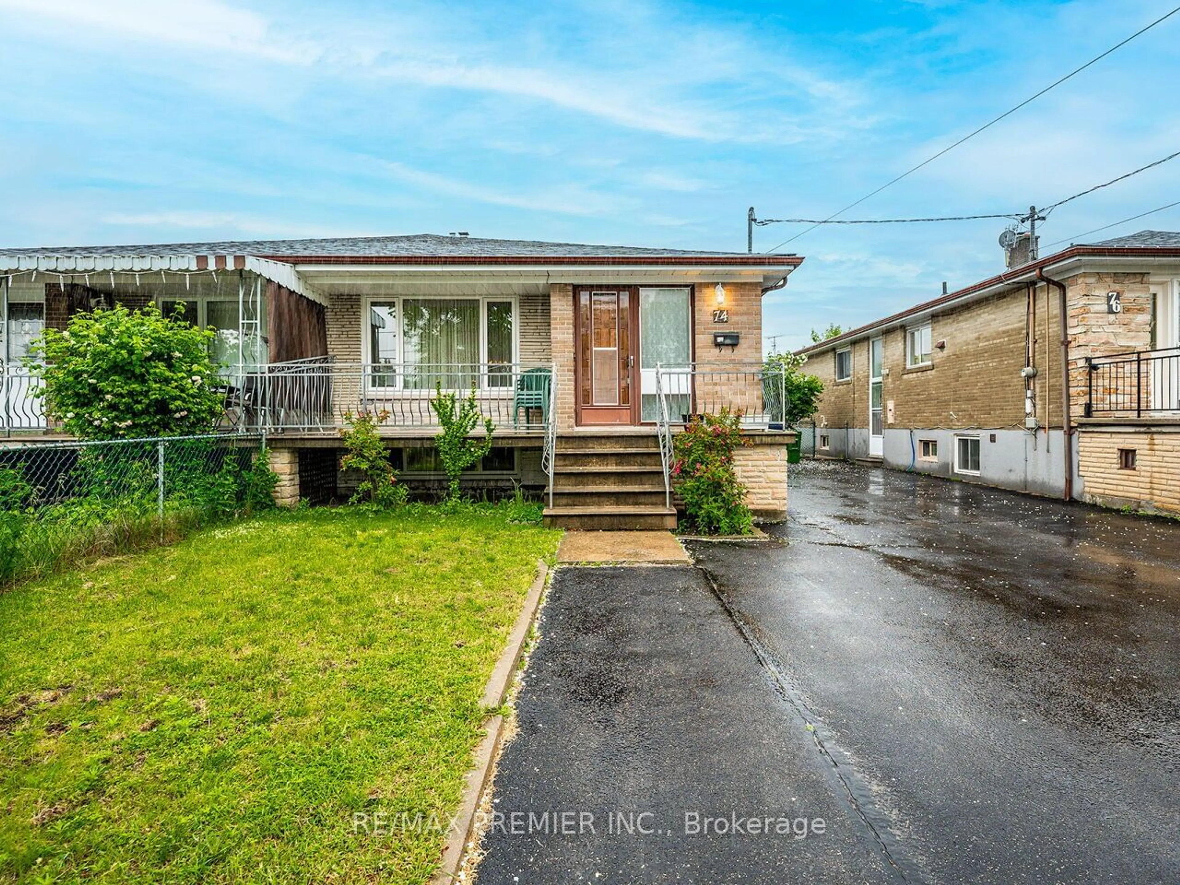 Frontside or backside of a home for 74 Duncanwoods Dr, Toronto Ontario M9L 2C8