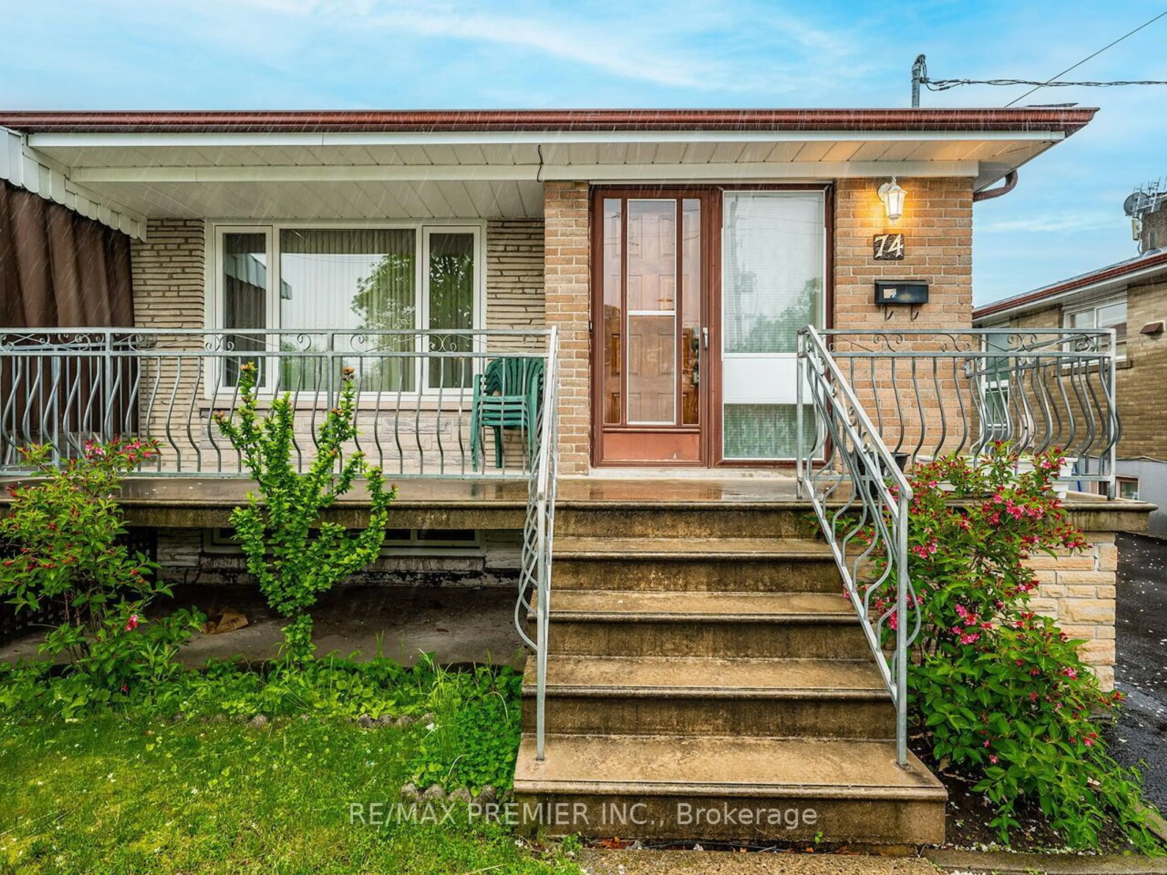 Frontside or backside of a home for 74 Duncanwoods Dr, Toronto Ontario M9L 2C8