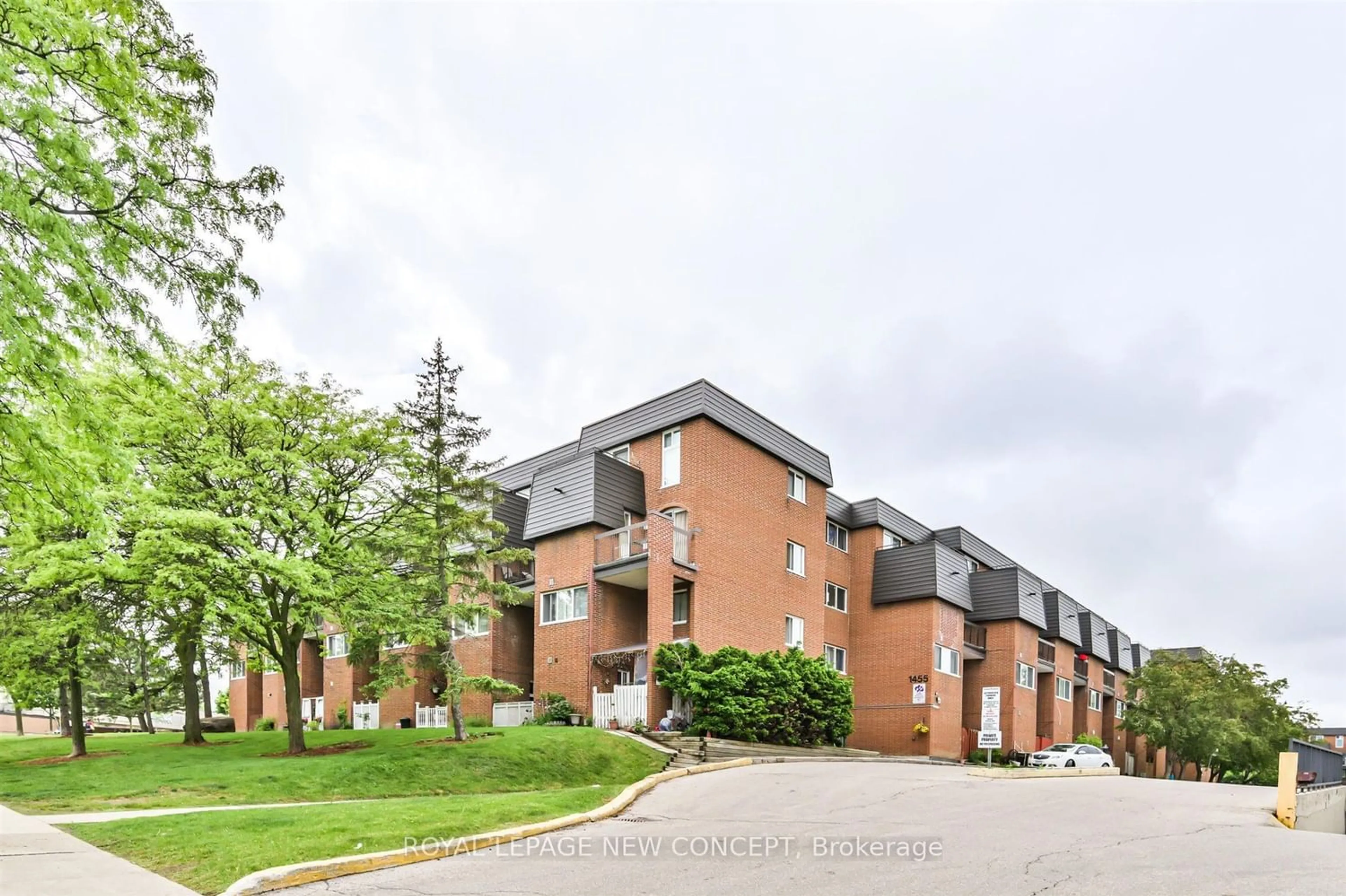 A pic from exterior of the house or condo for 1455 Williamsport Dr #112, Mississauga Ontario L4X 2T5