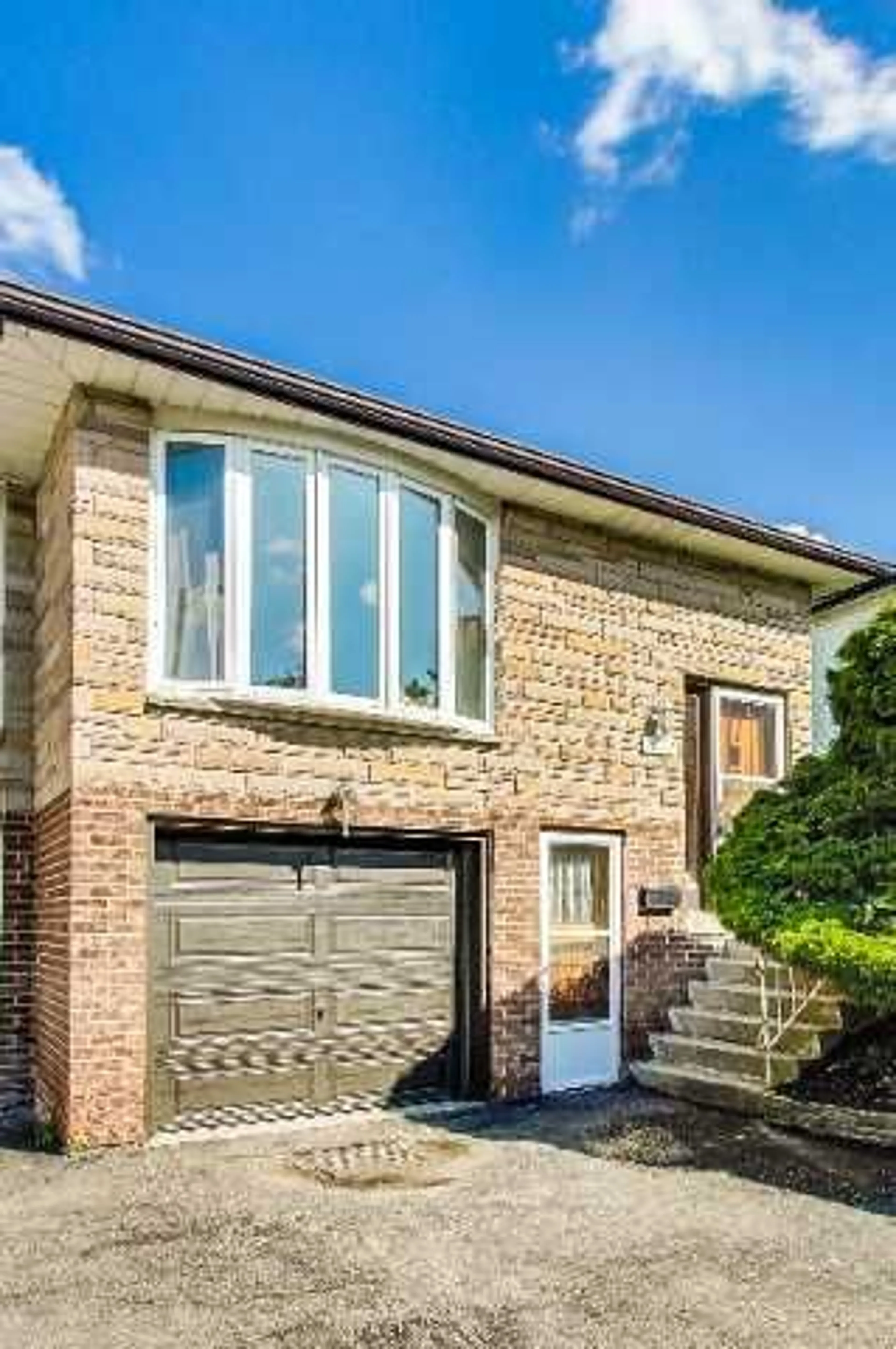 Home with brick exterior material for 2503 Selord Crt, Mississauga Ontario L5J 1P6