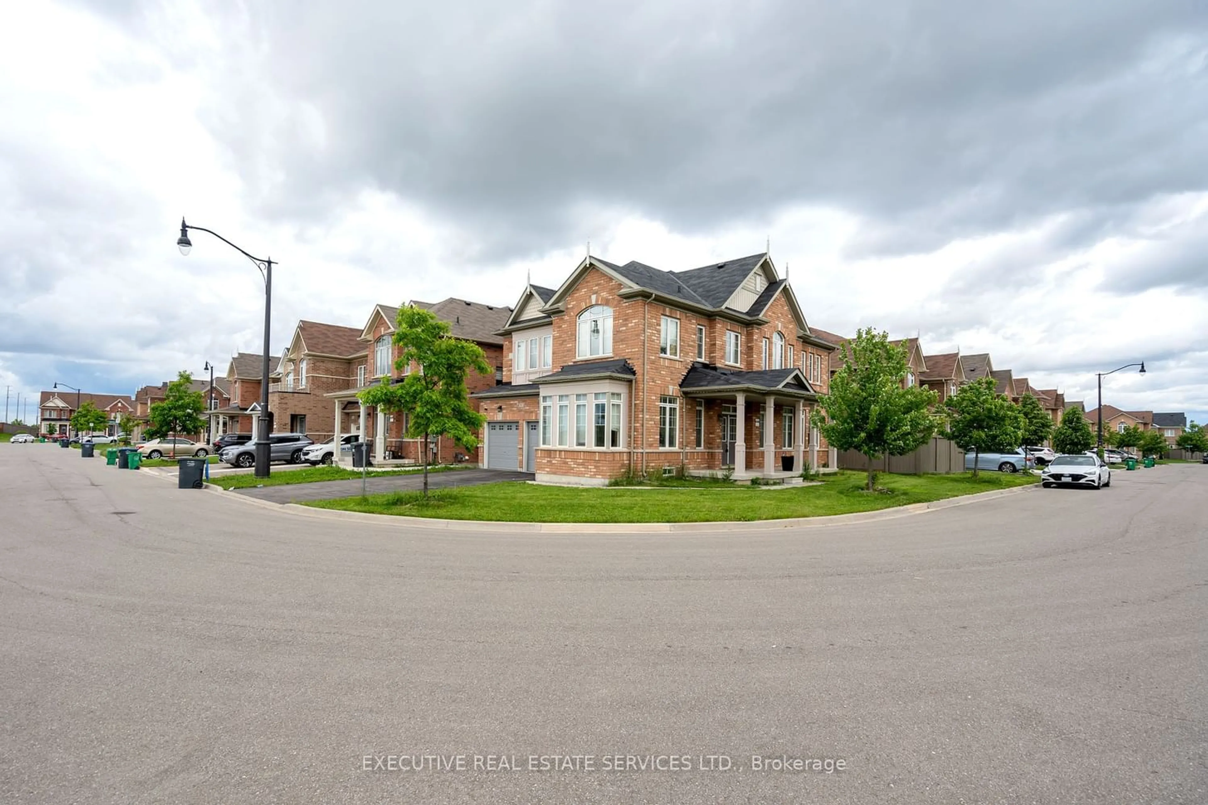 A pic from exterior of the house or condo for 61 Truro Circ, Brampton Ontario L7A 4E6