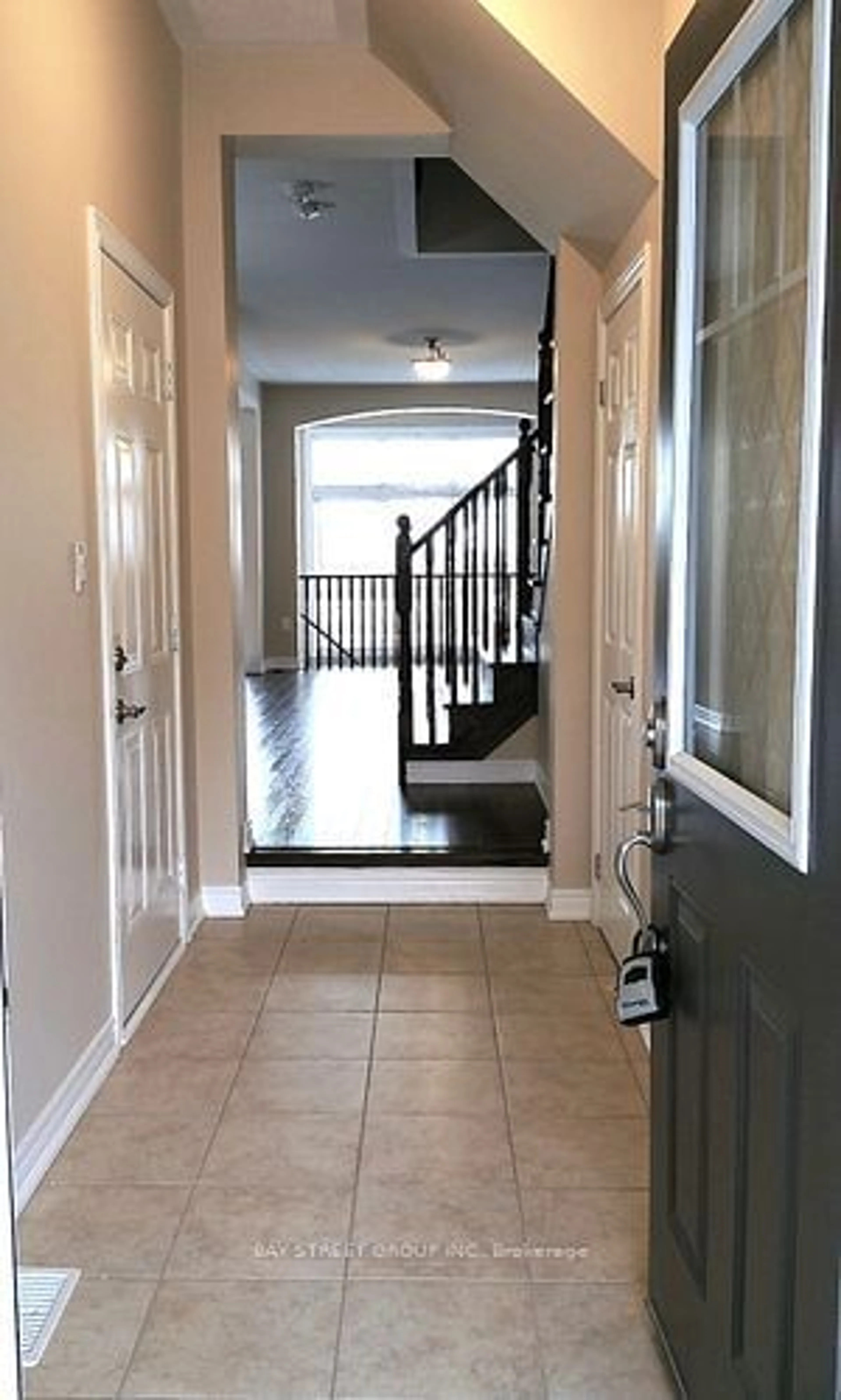 Indoor entryway, wood floors for 92 Abigail Cres, Caledon Ontario L7C 2J3