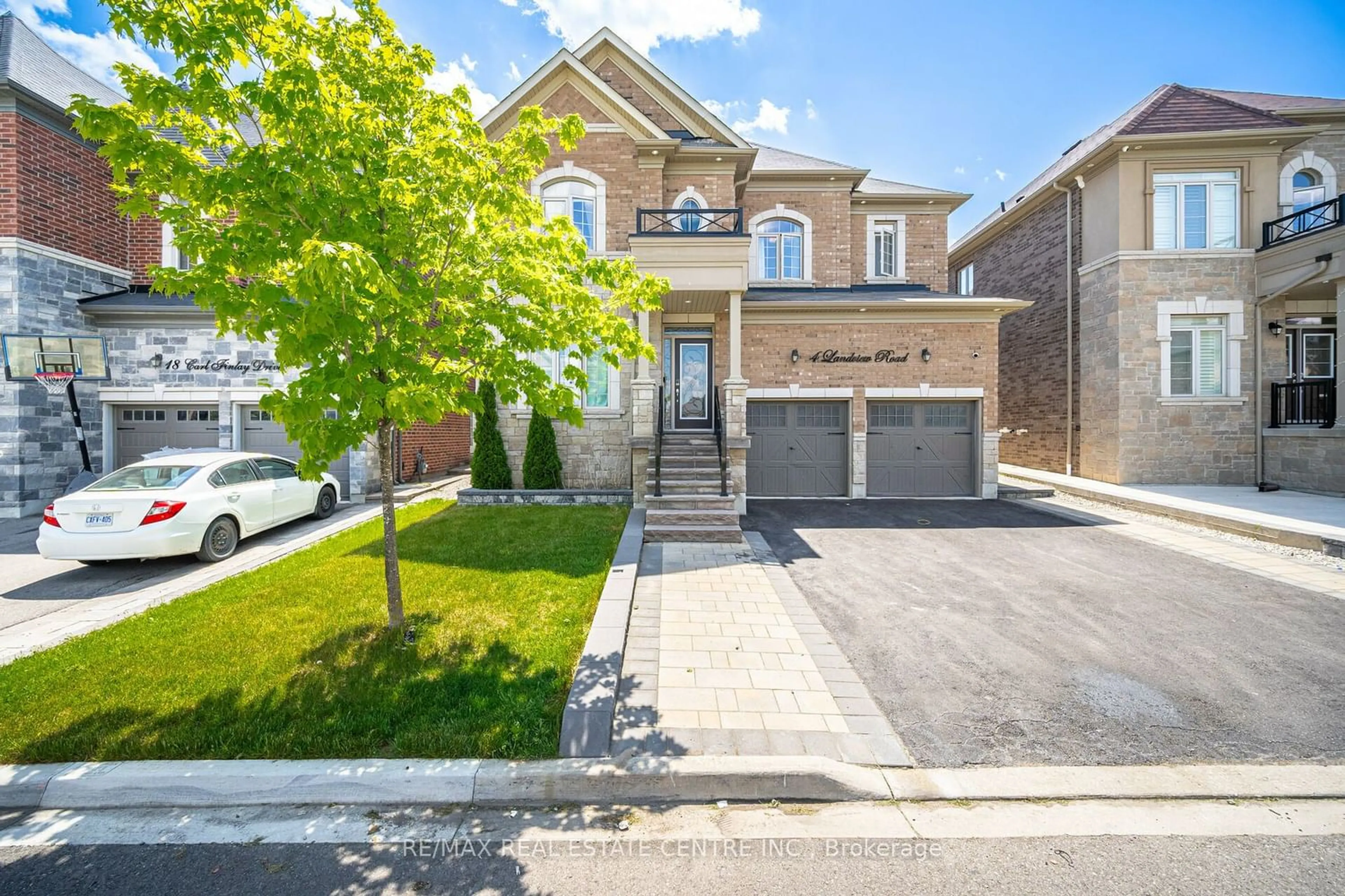 Frontside or backside of a home for 4 Landview Rd, Brampton Ontario L6P 4G4