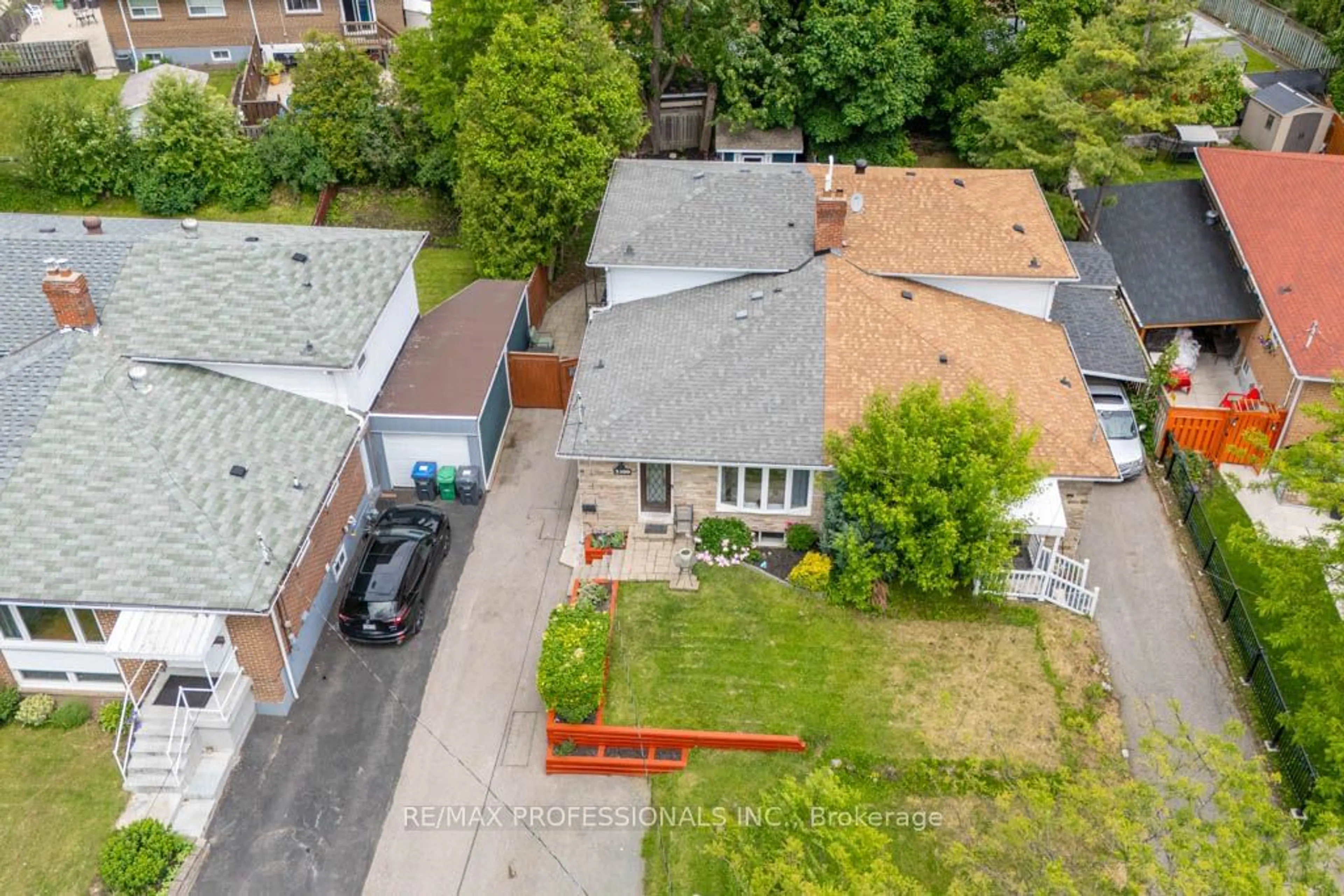 Frontside or backside of a home for 3389 Kelowna Crt, Mississauga Ontario L5C 2E5