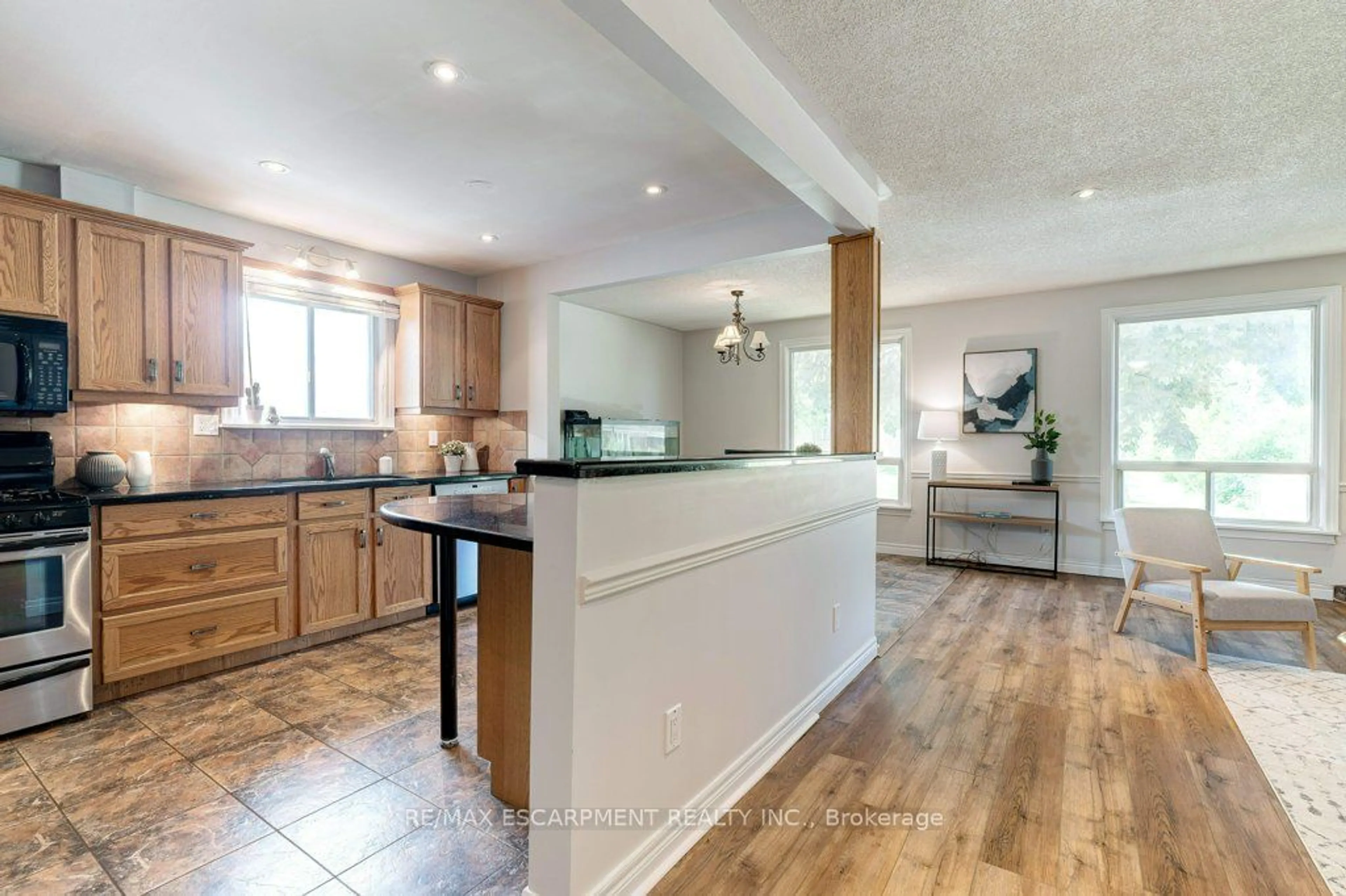 Contemporary kitchen for 2260 Mountainside Dr, Burlington Ontario L7P 1B7
