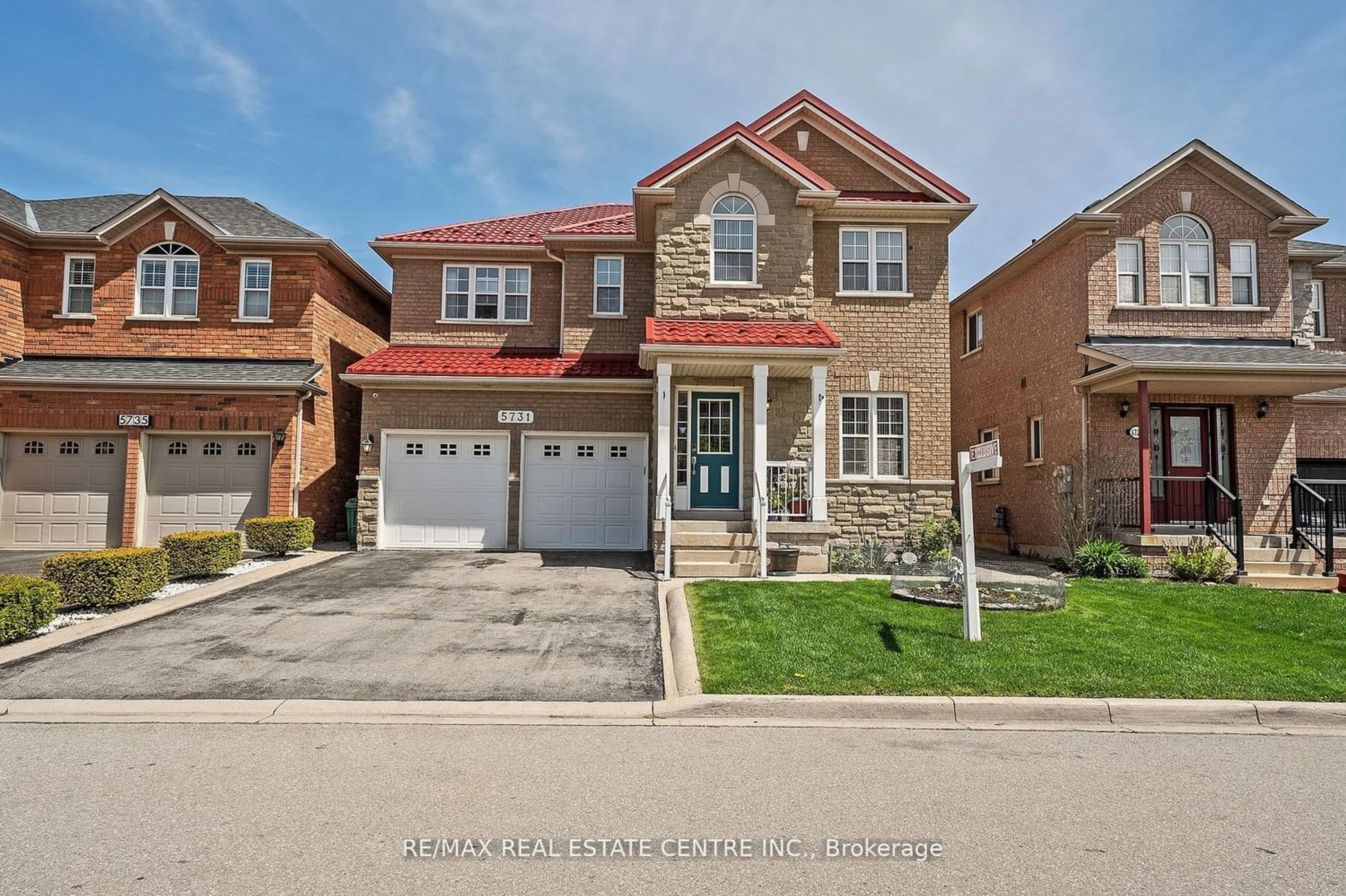 Home with brick exterior material for 5731 Raftsman Cove, Mississauga Ontario L5M 7B4