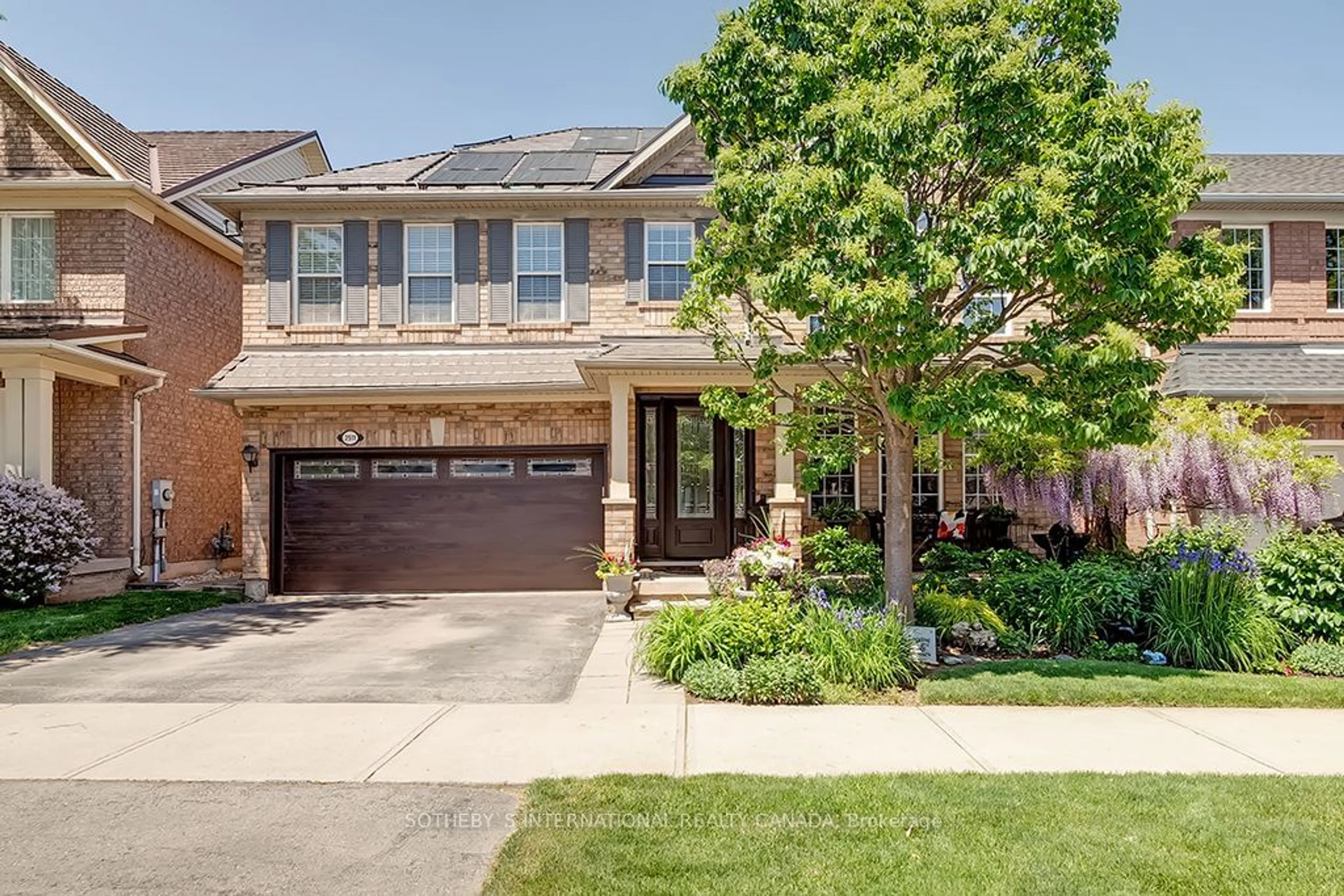 Home with brick exterior material for 2511 Scotch Pine Dr, Oakville Ontario L6M 4C3