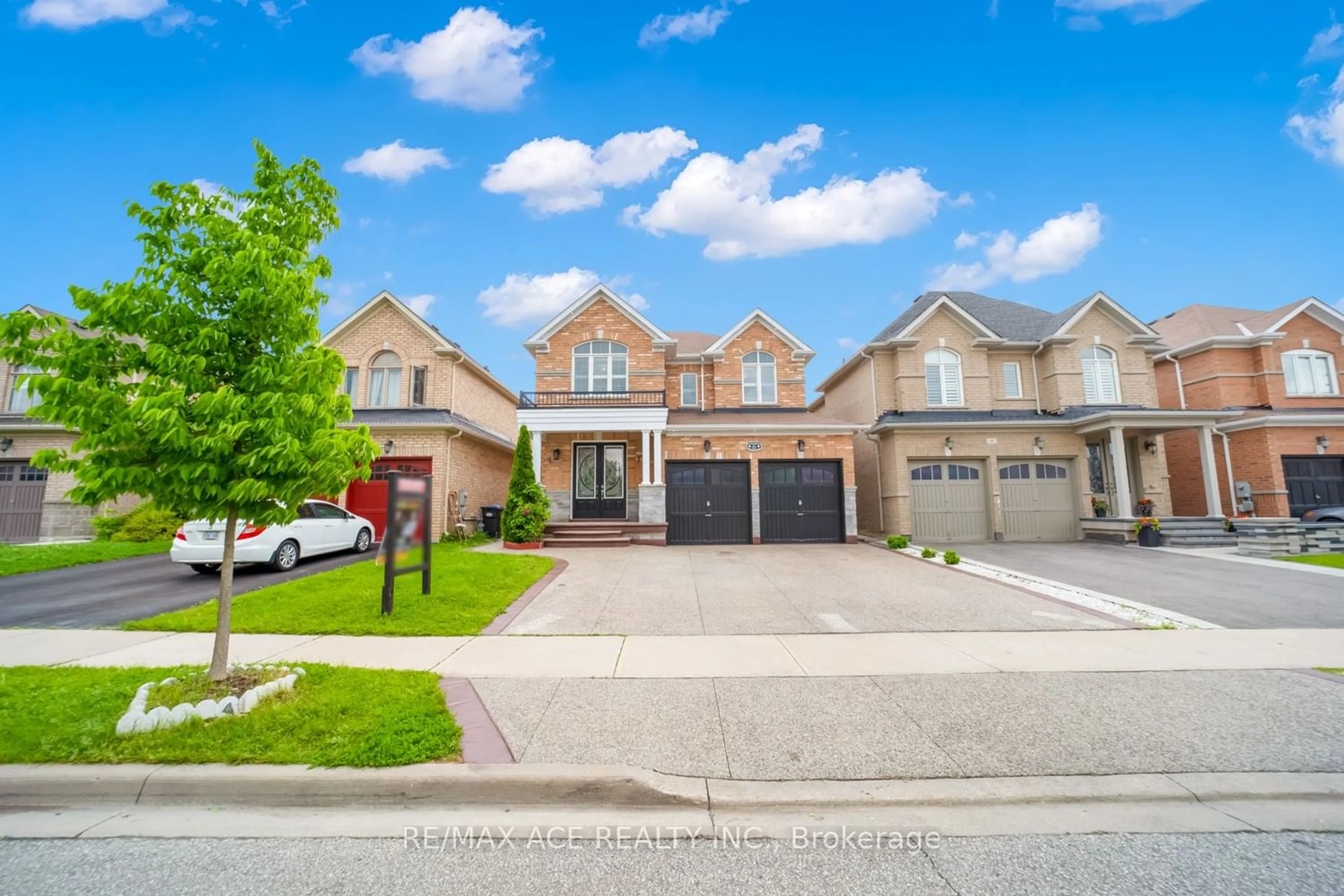 Frontside or backside of a home for 6 Dormington Cres, Brampton Ontario L6P 0W8