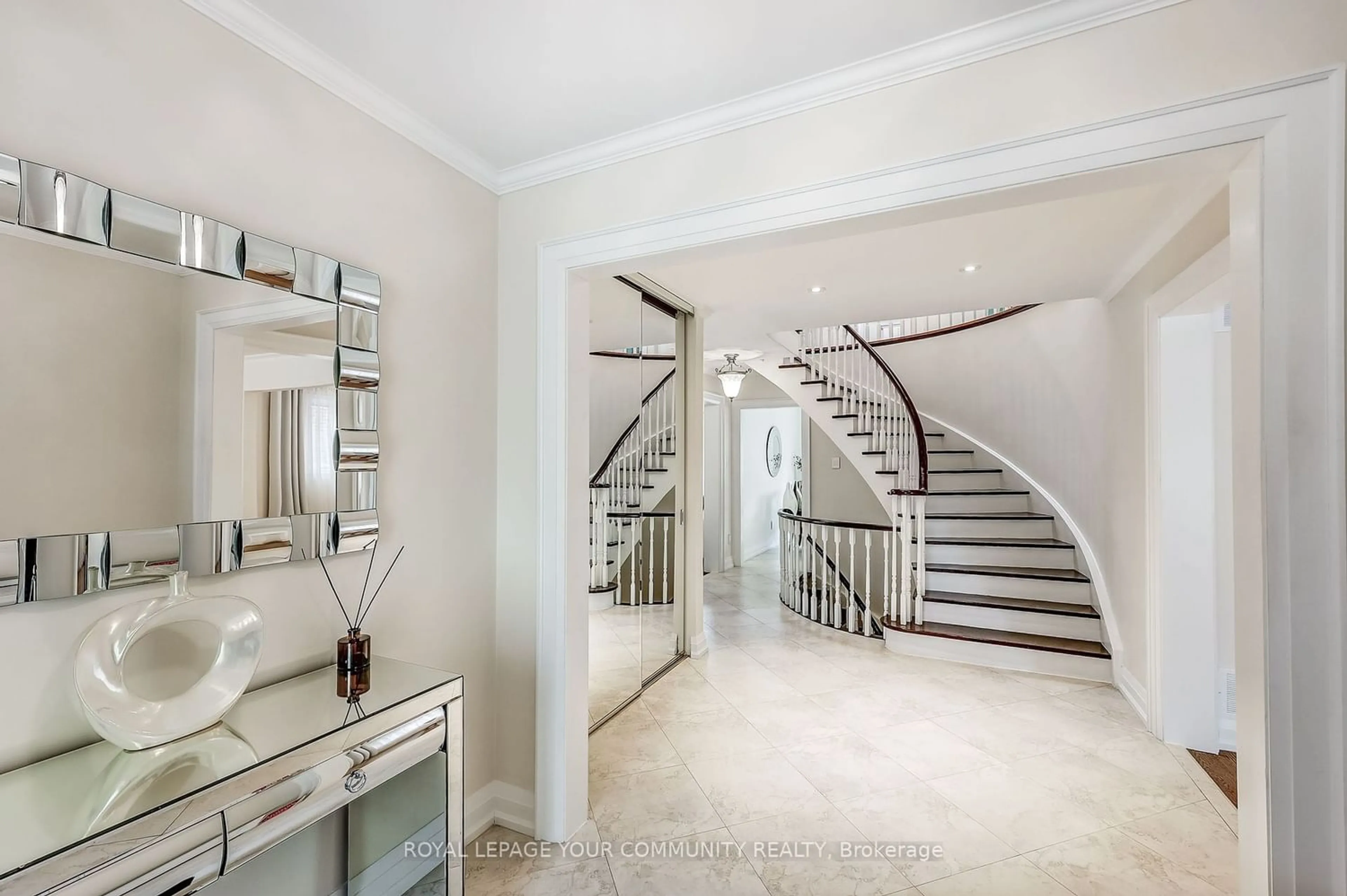 Indoor foyer for 23 Radway Ave, Toronto Ontario M9C 1J7