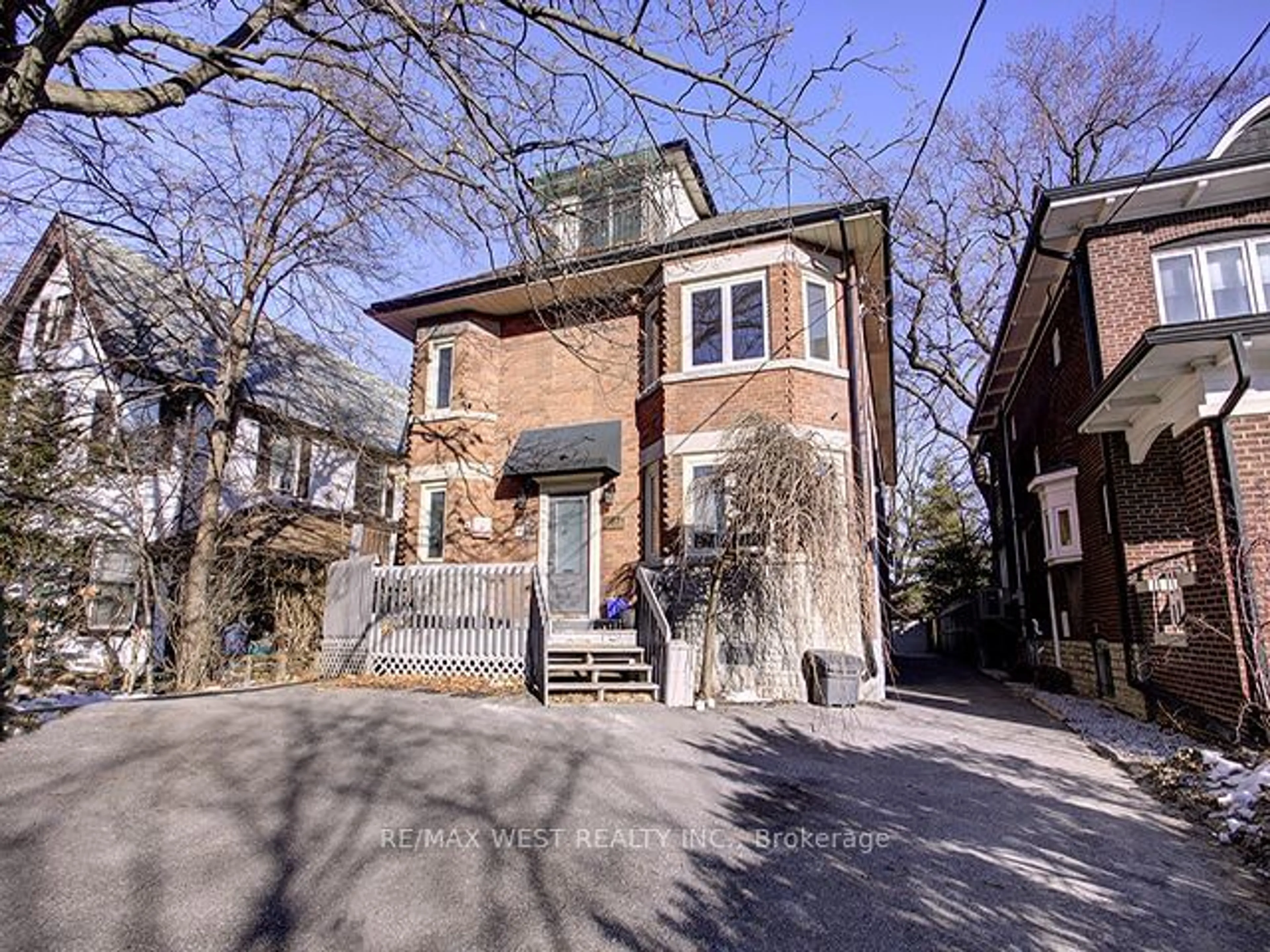 A pic from exterior of the house or condo for 187 High Park Ave, Toronto Ontario M6P 2S3