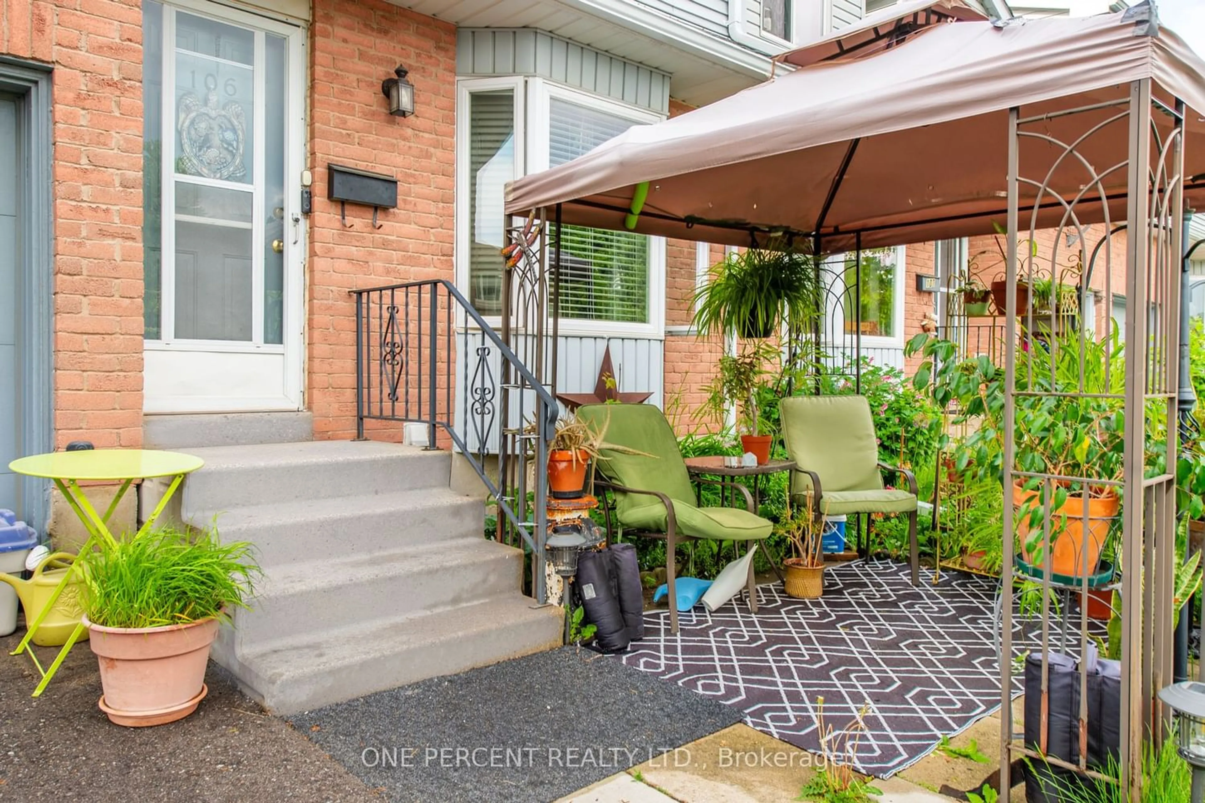 Patio for 90 Lawrence Ave #106, Orangeville Ontario L9W 4J6