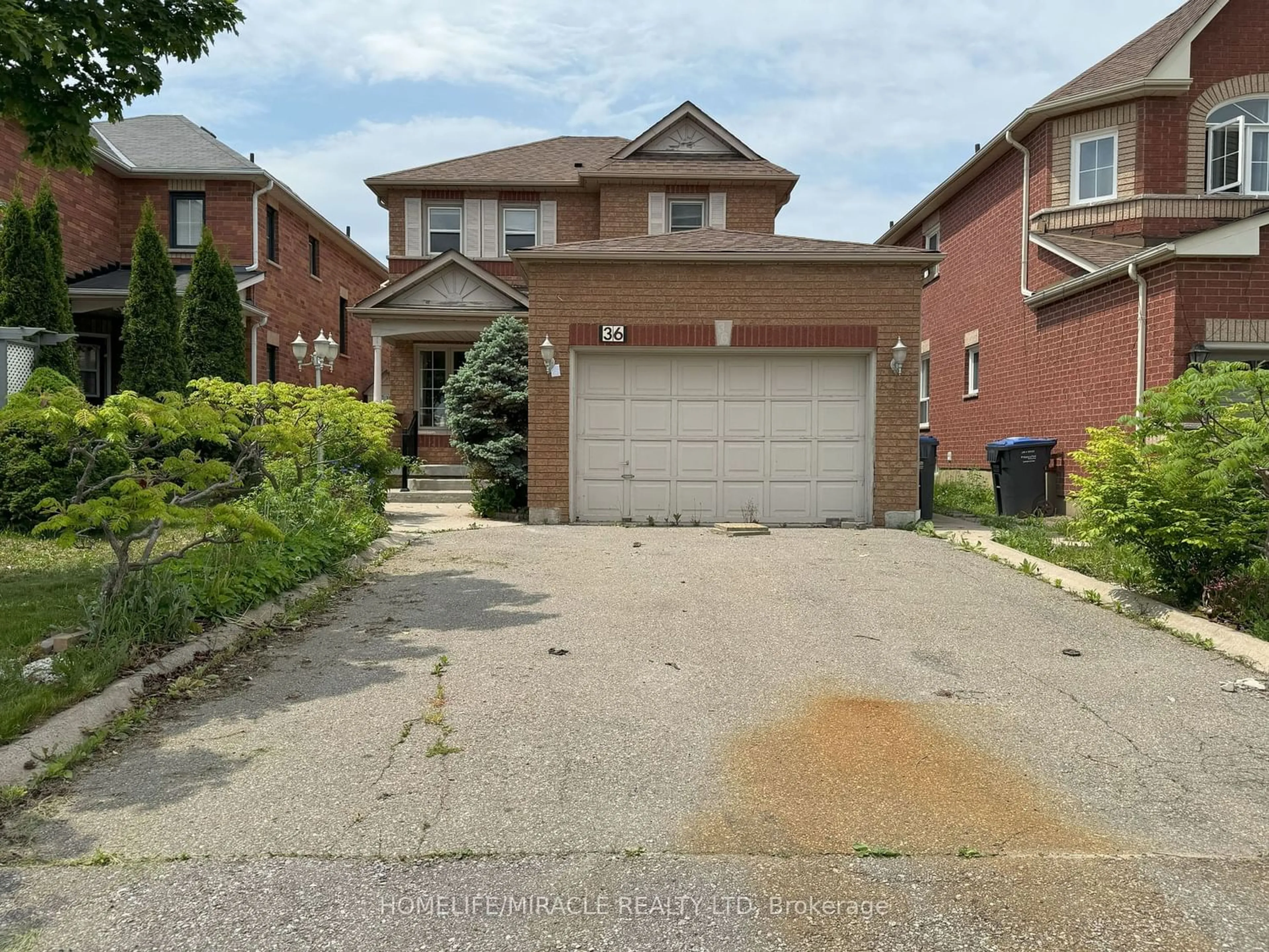 Frontside or backside of a home for 36 Mapleshade Dr, Brampton Ontario L7A 1J1