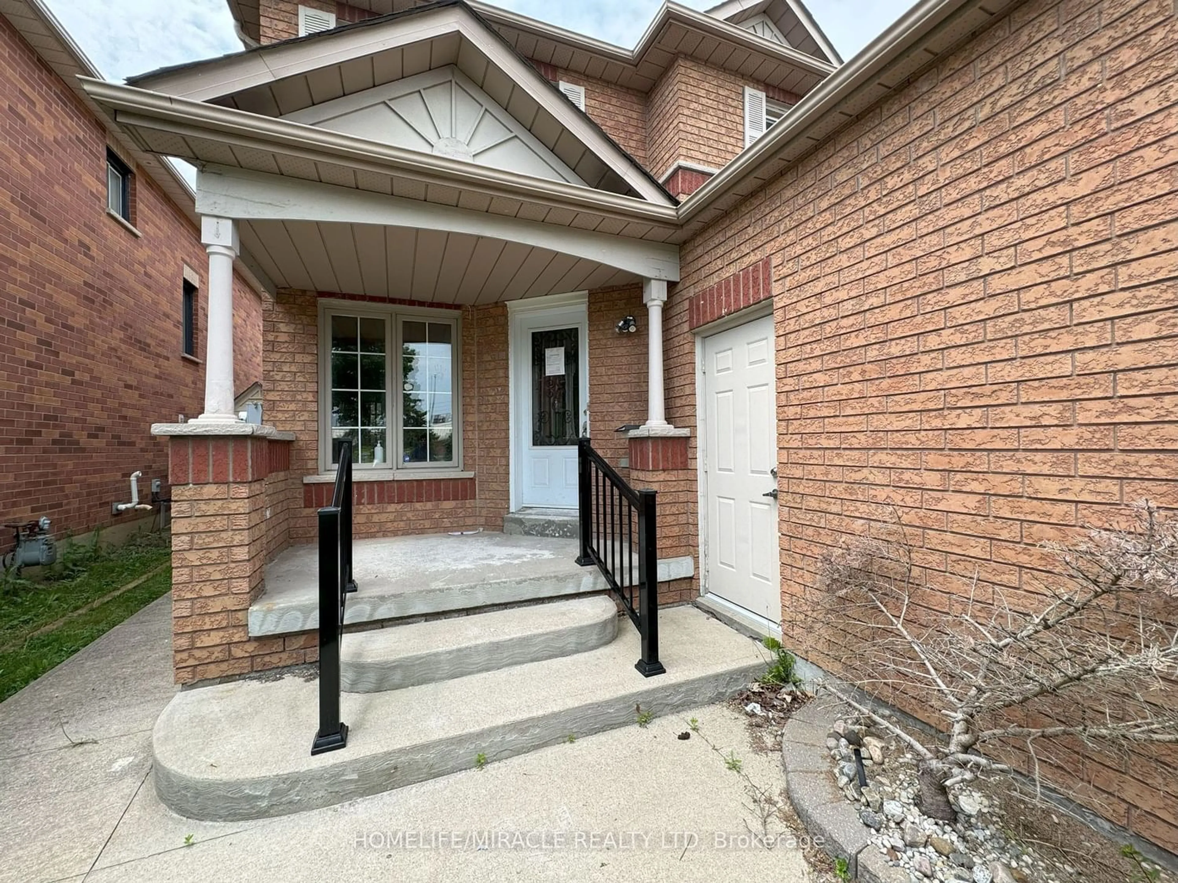 Home with brick exterior material for 36 Mapleshade Dr, Brampton Ontario L7A 1J1
