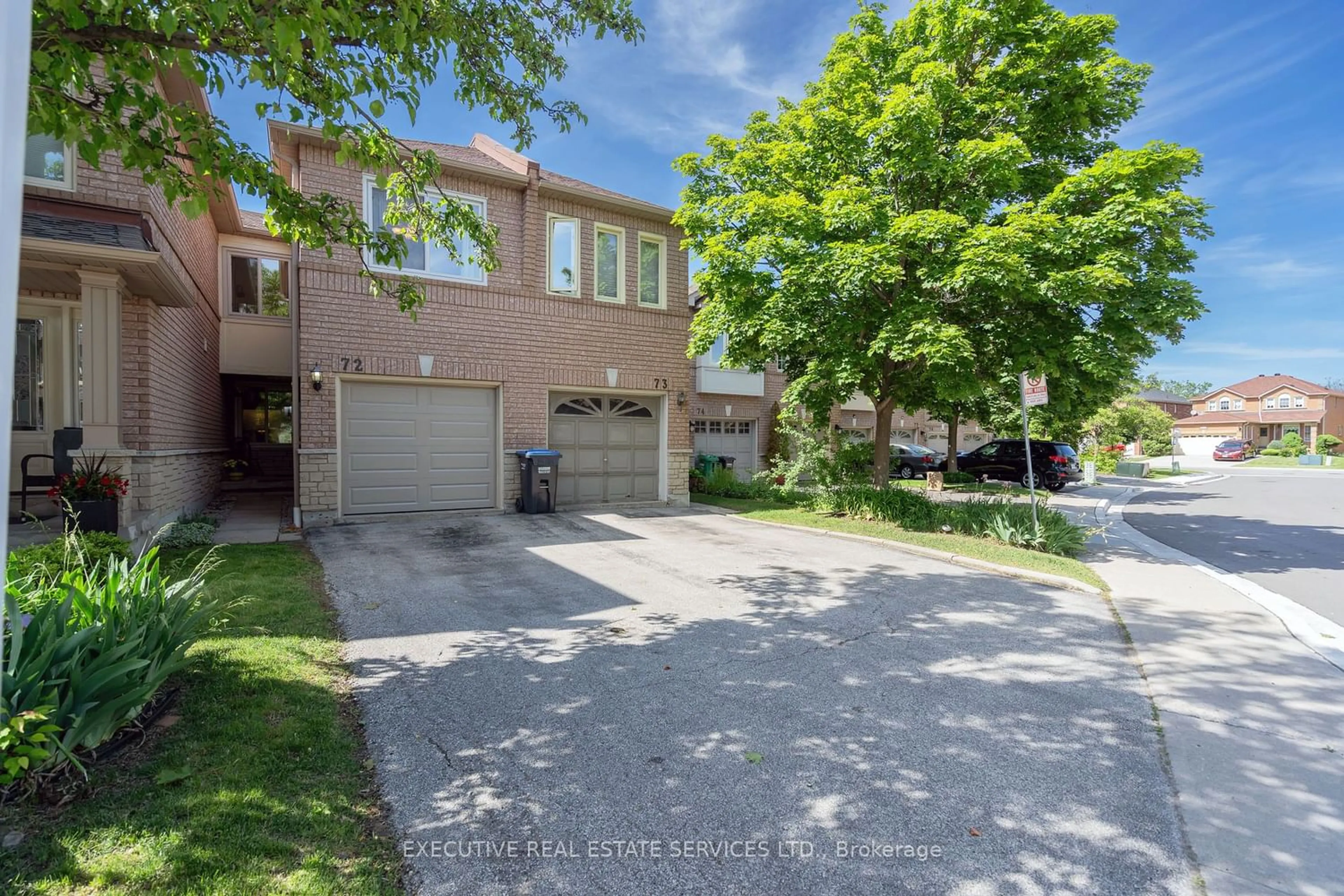 A pic from exterior of the house or condo for 5420 Fallingbrook Dr #72, Mississauga Ontario L5V 2H6
