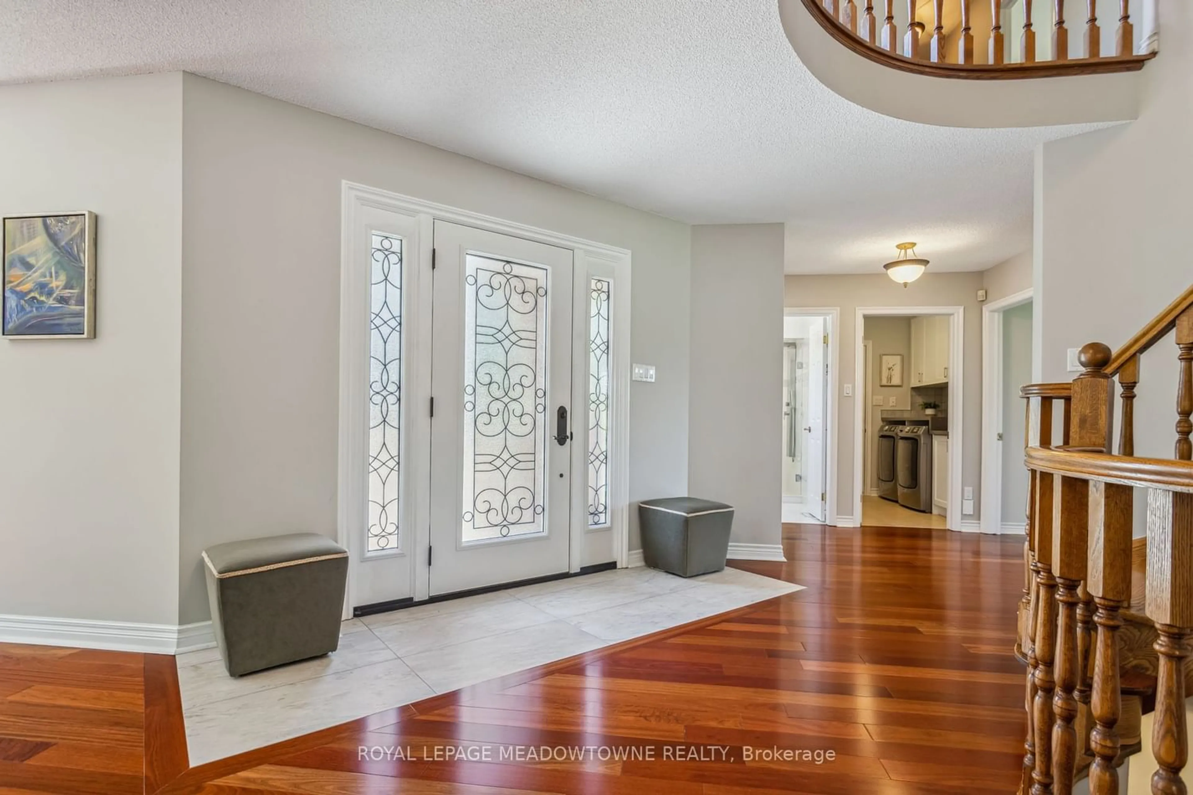 Indoor entryway for 10011 Hume Crt, Halton Hills Ontario L9T 2X9