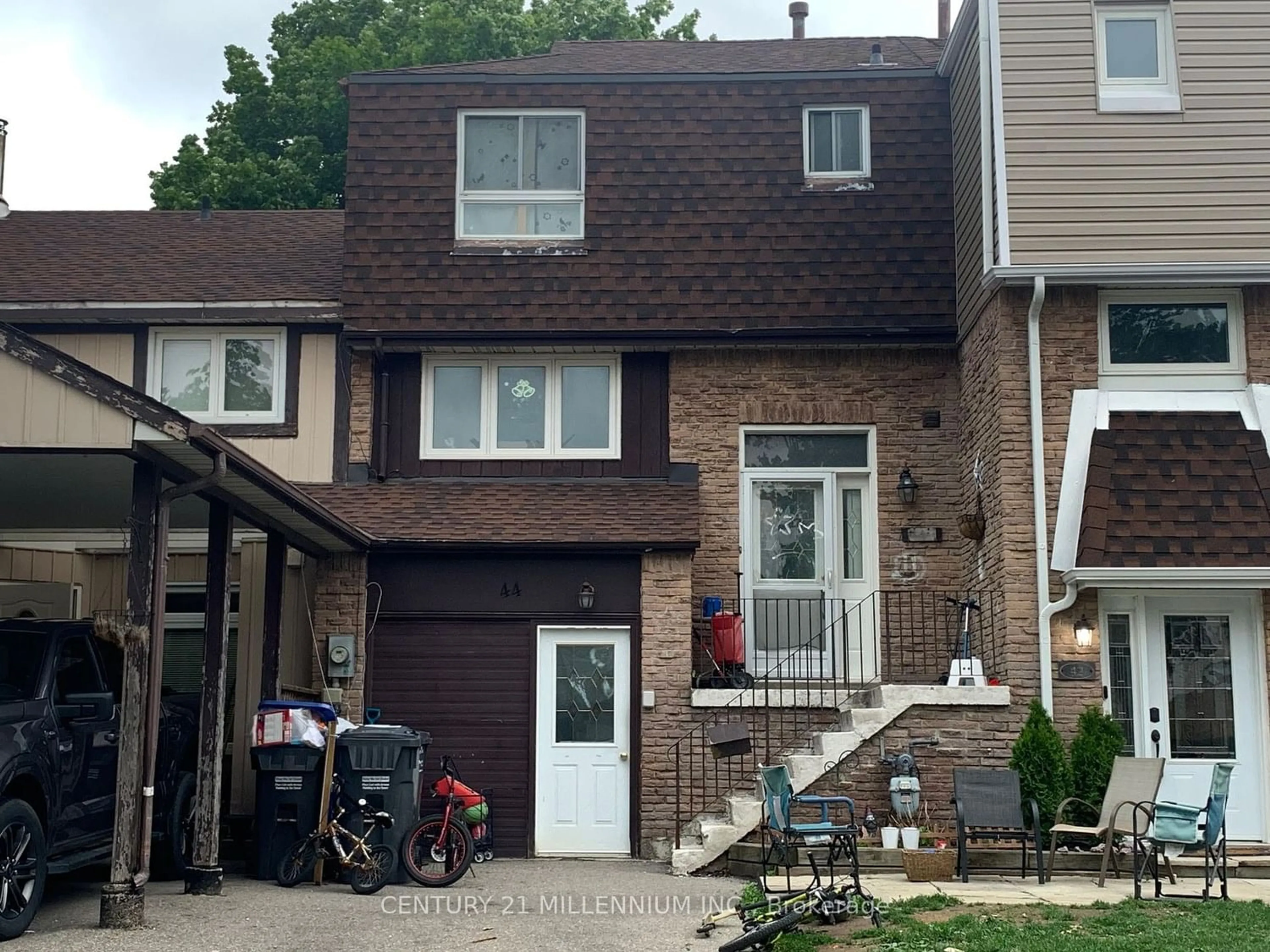 Frontside or backside of a home for 44 Fanshawe Dr, Brampton Ontario L6Z 1A9