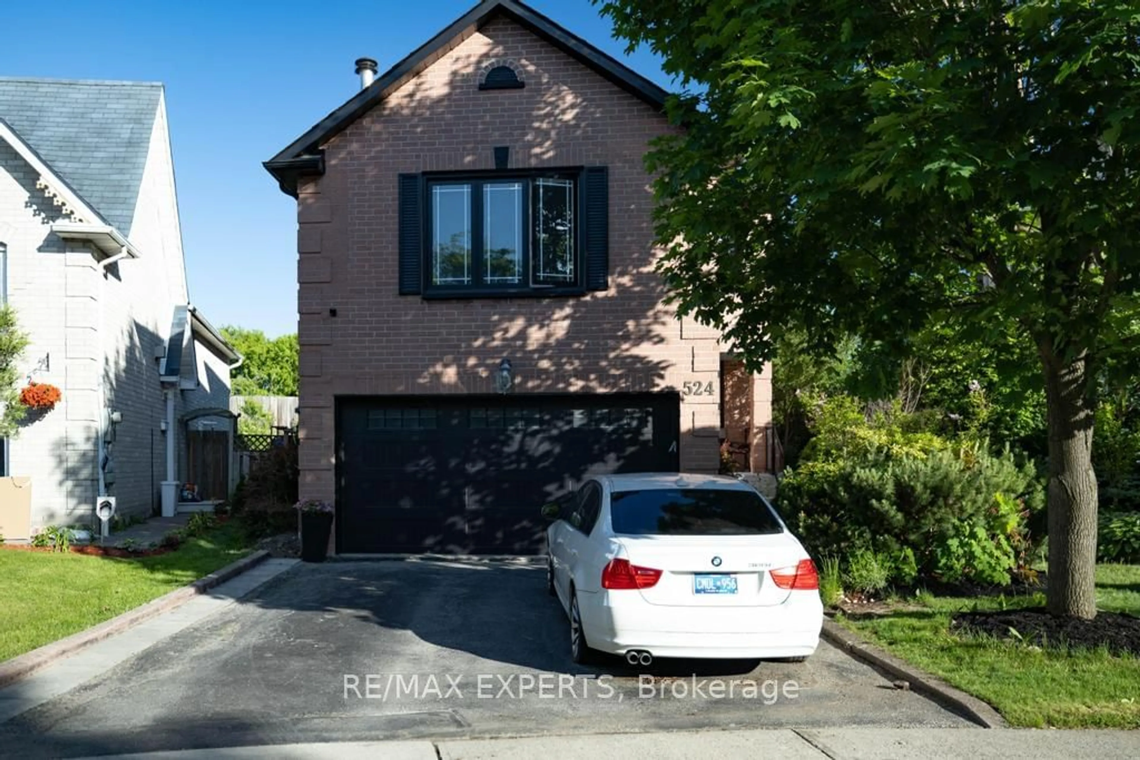 Frontside or backside of a home for 524 Luzon Cres, Mississauga Ontario L5B 3W9