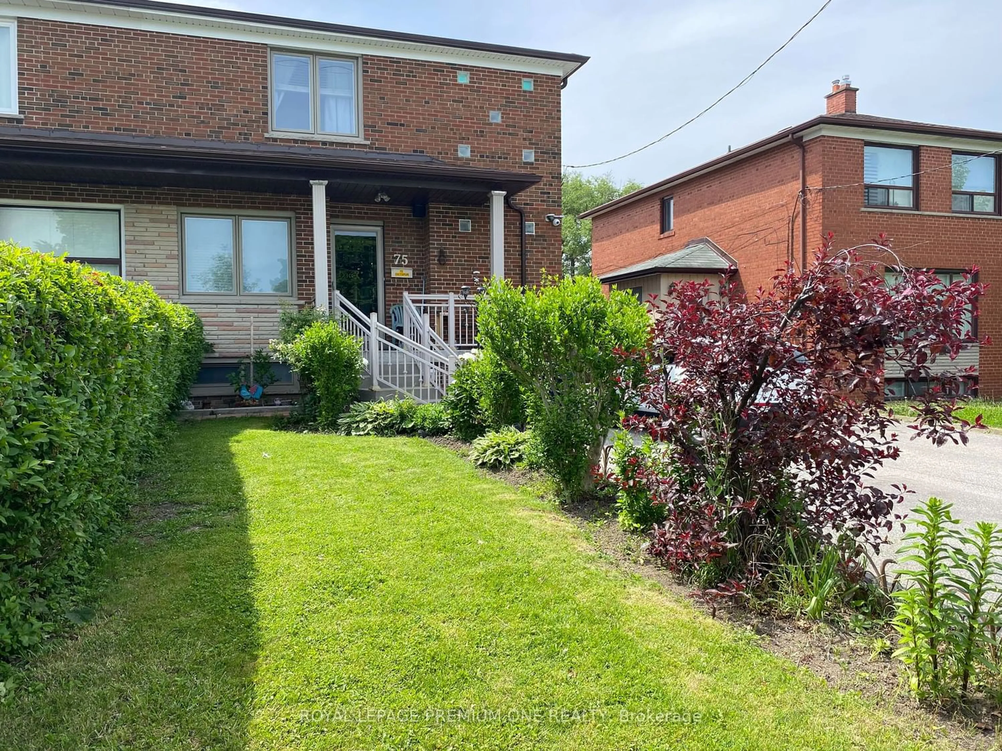 Frontside or backside of a home for 75 Giltspur Dr, Toronto Ontario M3L 1M4