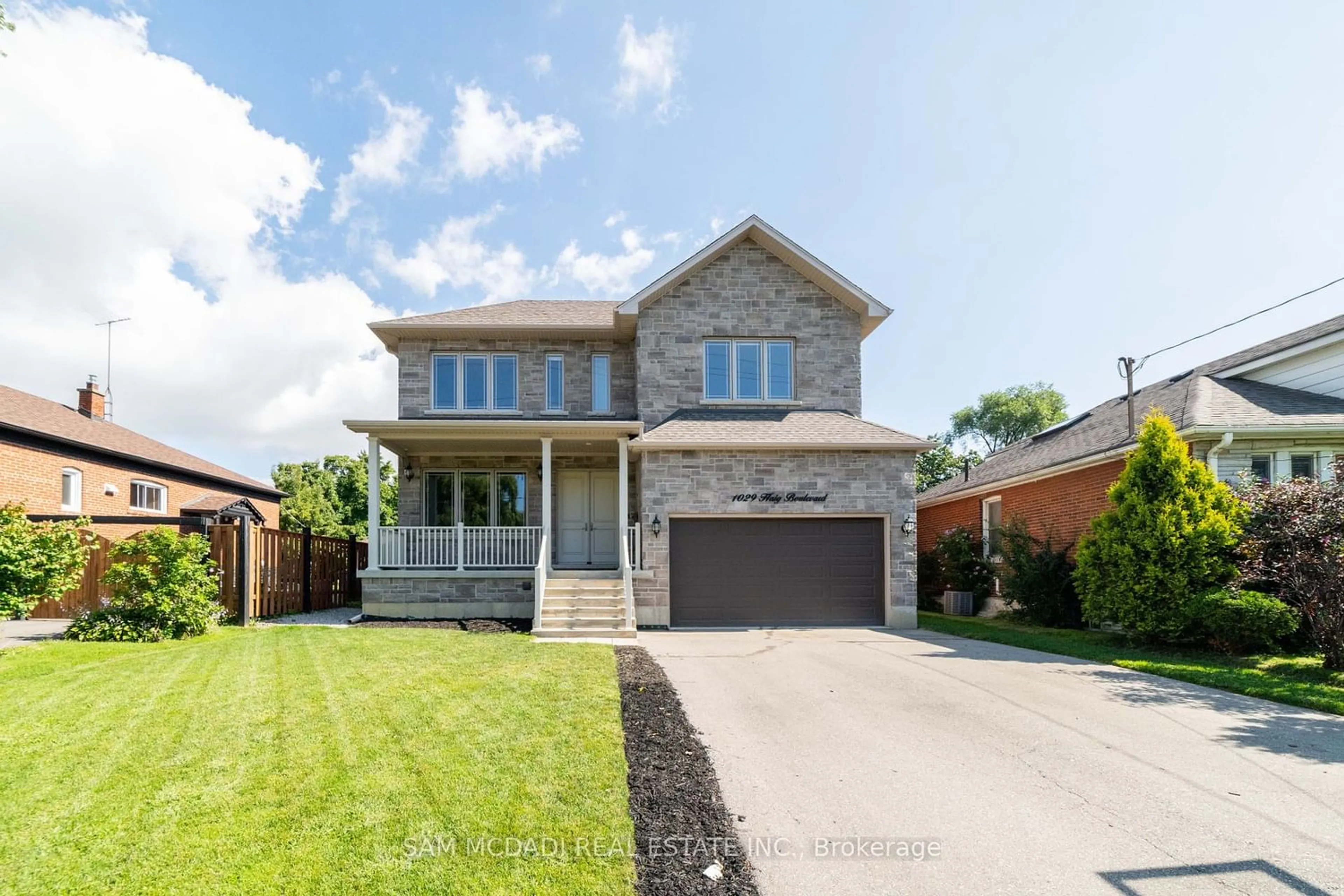 Frontside or backside of a home for 1029 Haig Blvd, Mississauga Ontario L5E 2M4
