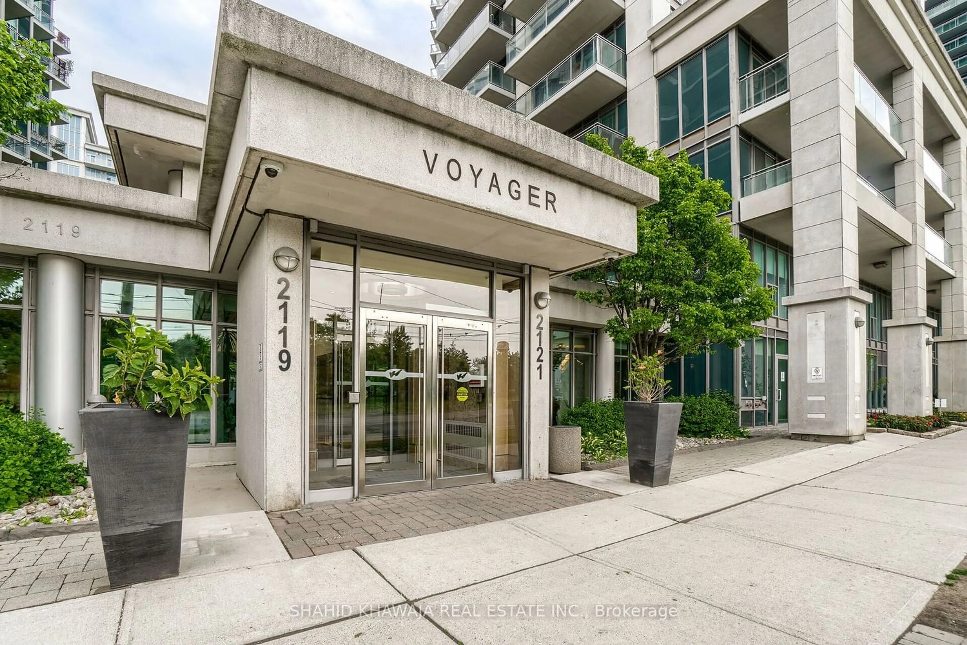 Indoor foyer for 2121 Lake Shore Blvd #816, Toronto Ontario M8V 4E9