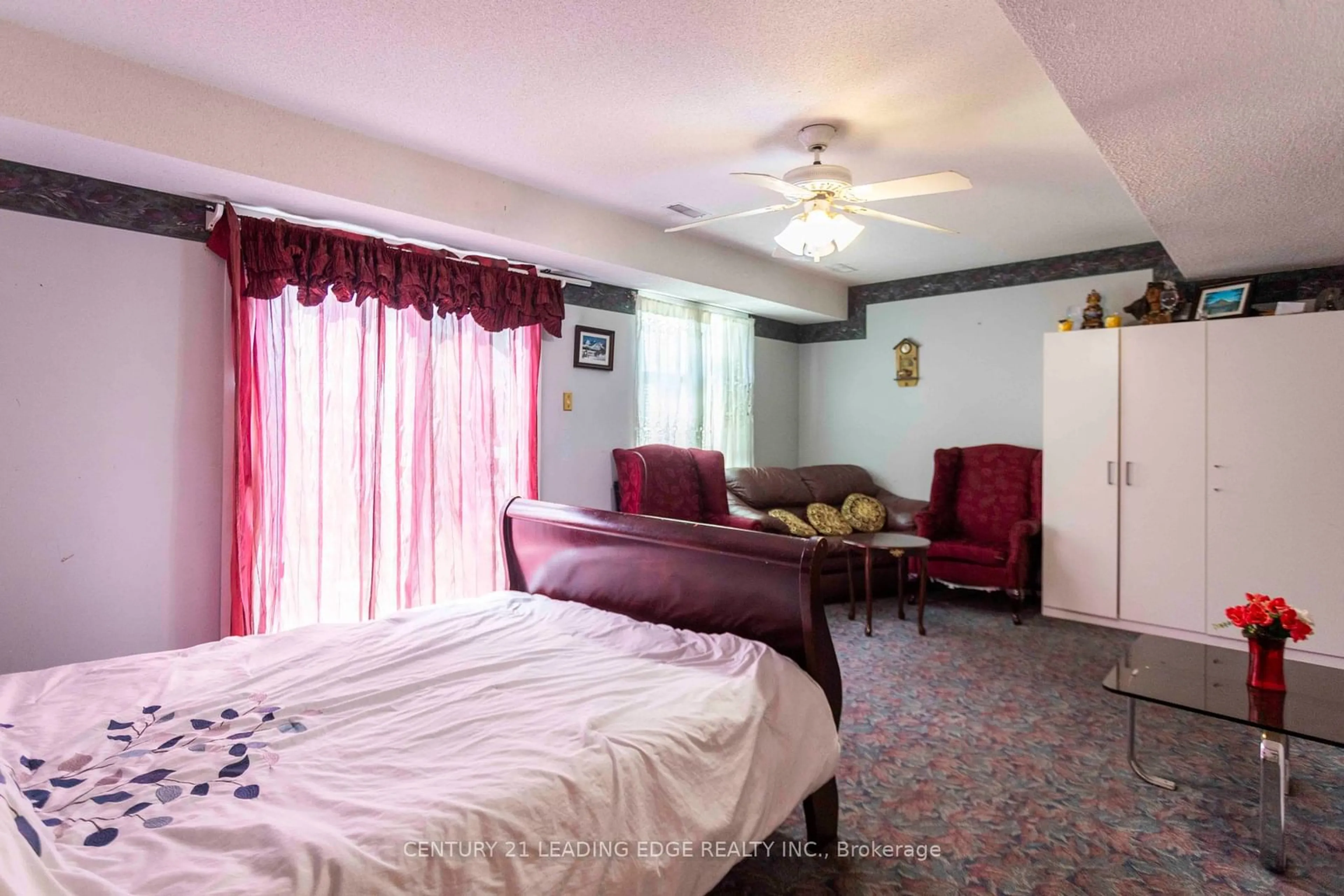 A pic of a room for 5341 Ferret Crt, Mississauga Ontario L4Z 3M4