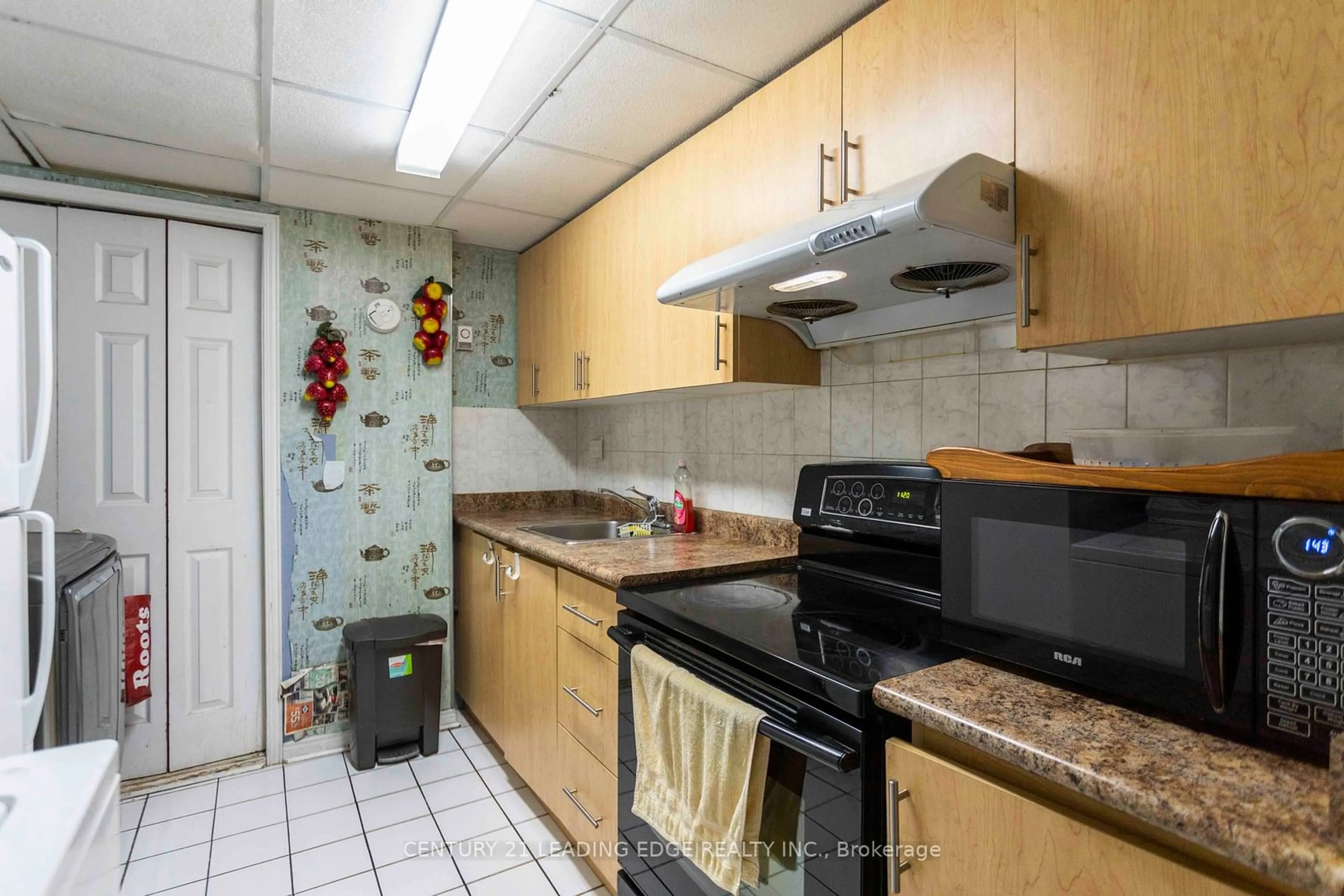 Standard kitchen for 5341 Ferret Crt, Mississauga Ontario L4Z 3M4