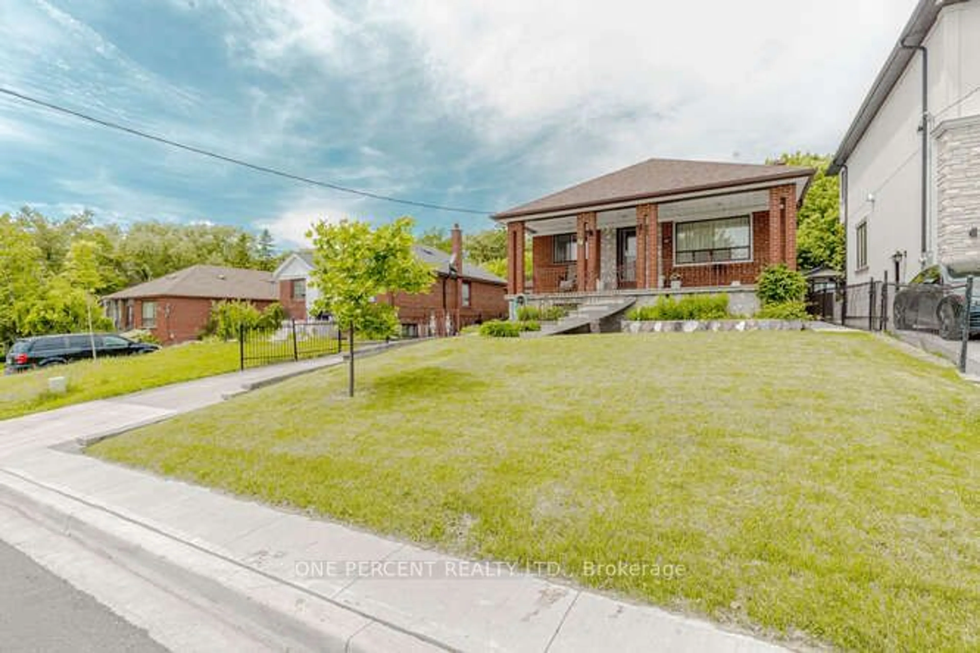 Frontside or backside of a home for 70 Forthbridge Cres, Toronto Ontario M3M 2A3