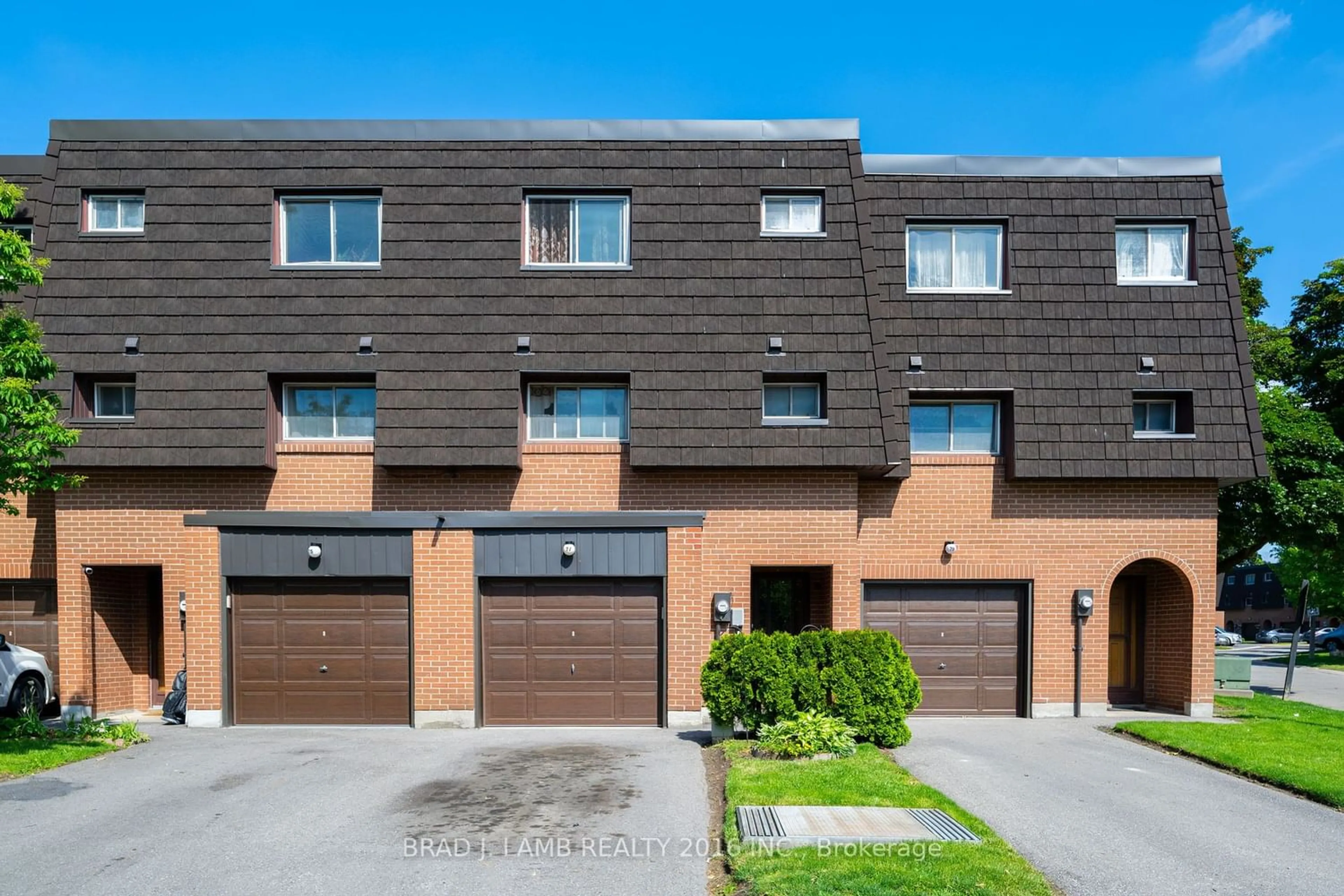 A pic from exterior of the house or condo for 77 Darras Crt, Brampton Ontario L6T 1W7