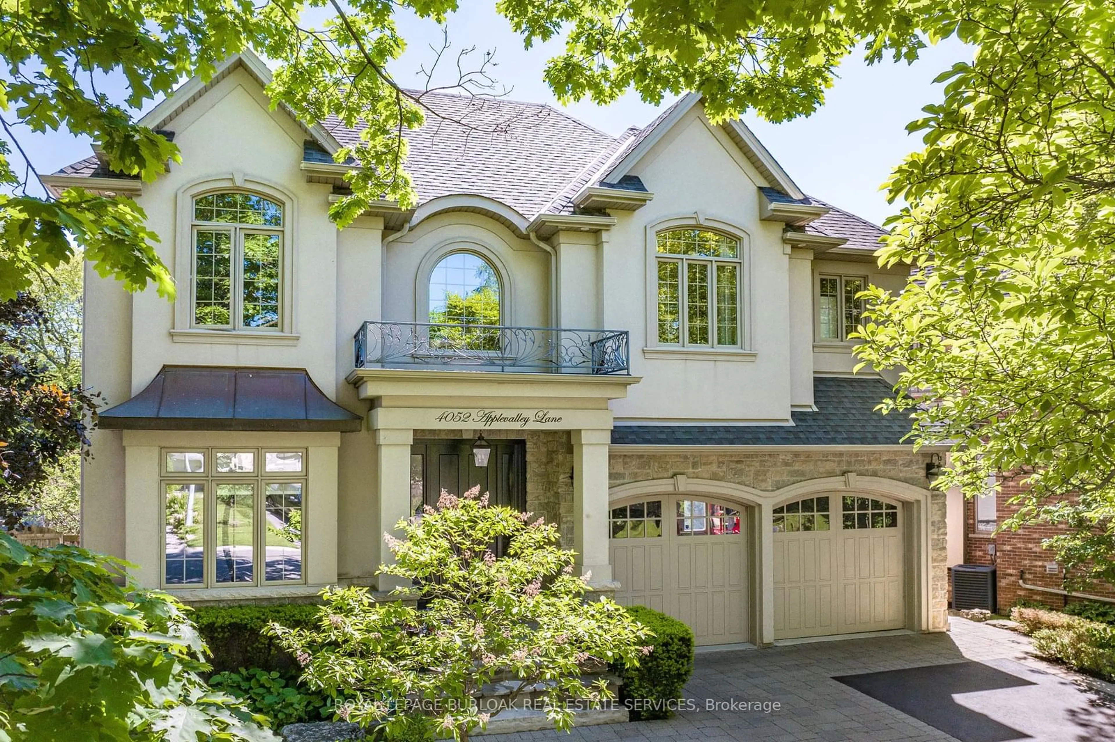 Indoor entryway for 4052 Apple Valley Lane, Burlington Ontario L7L 1E7