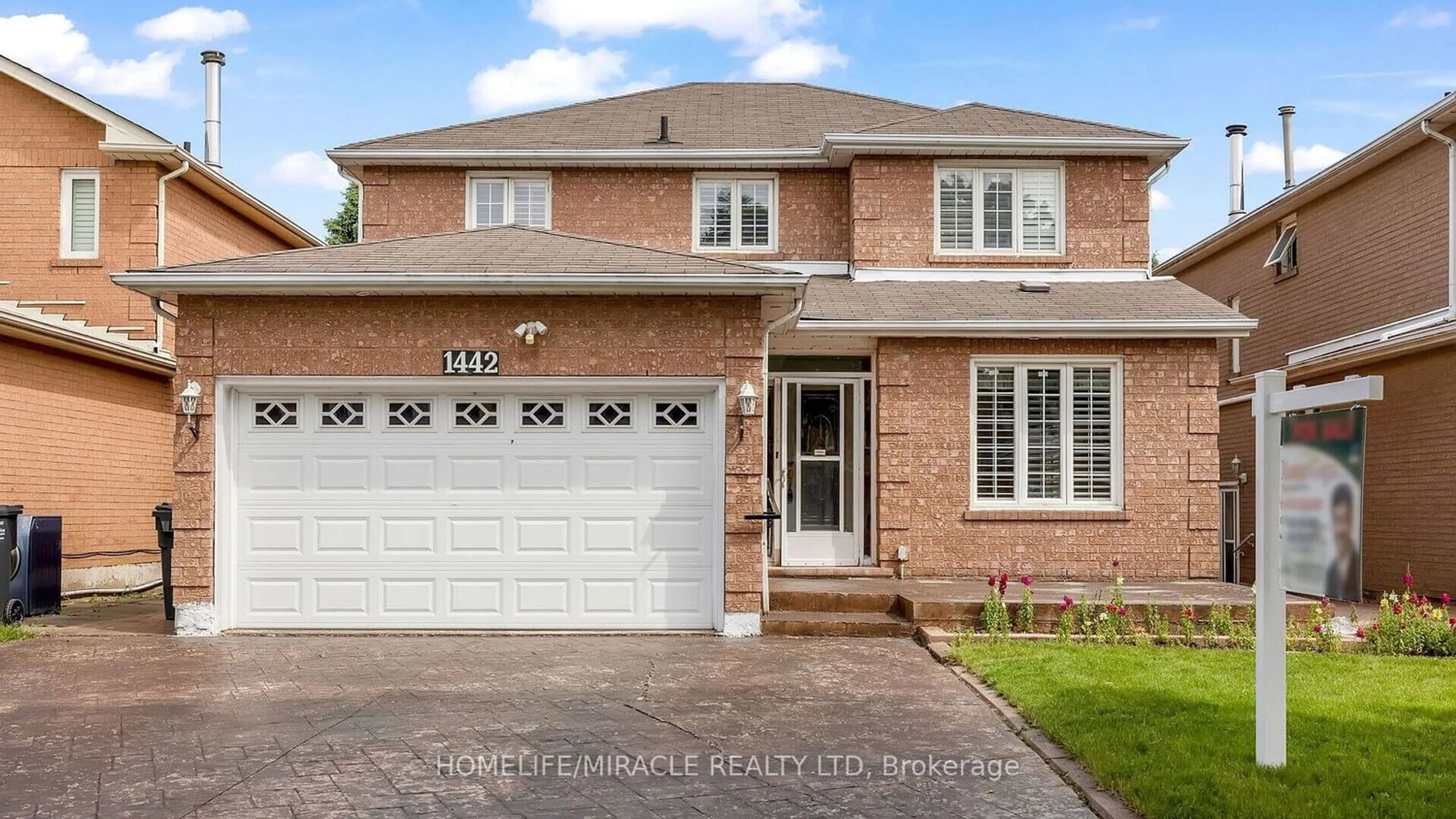 Home with brick exterior material for 1442 Emerson Lane, Mississauga Ontario L5V 1L6