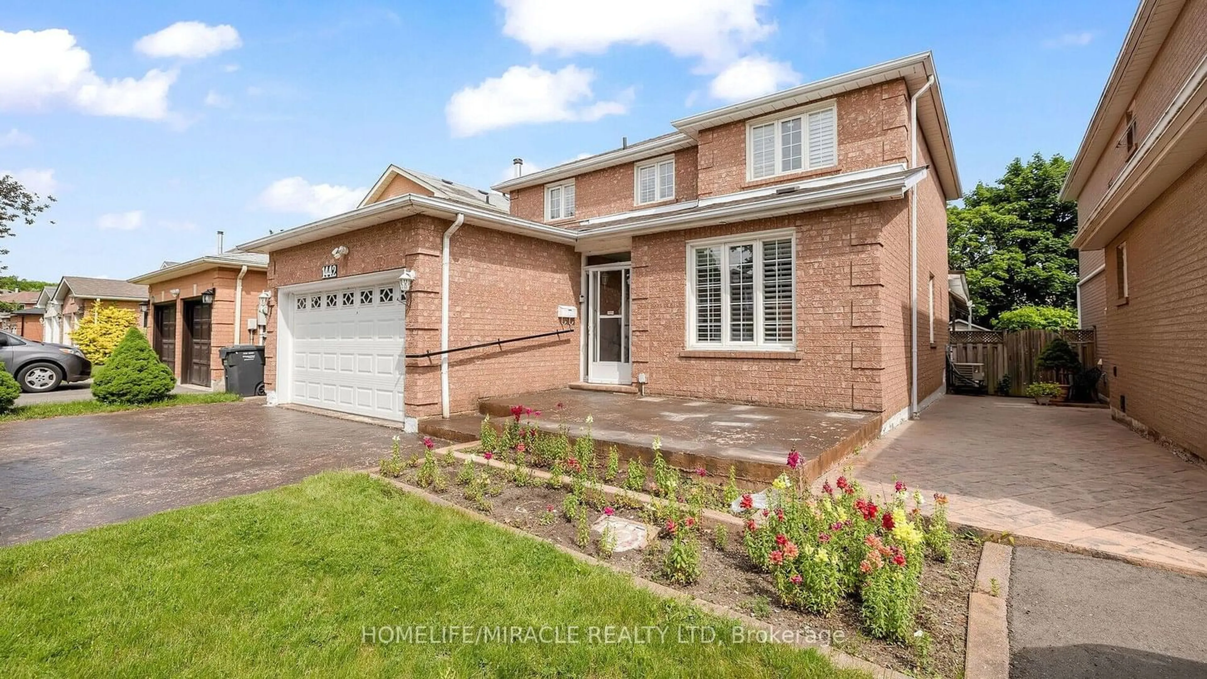 Home with brick exterior material for 1442 Emerson Lane, Mississauga Ontario L5V 1L6