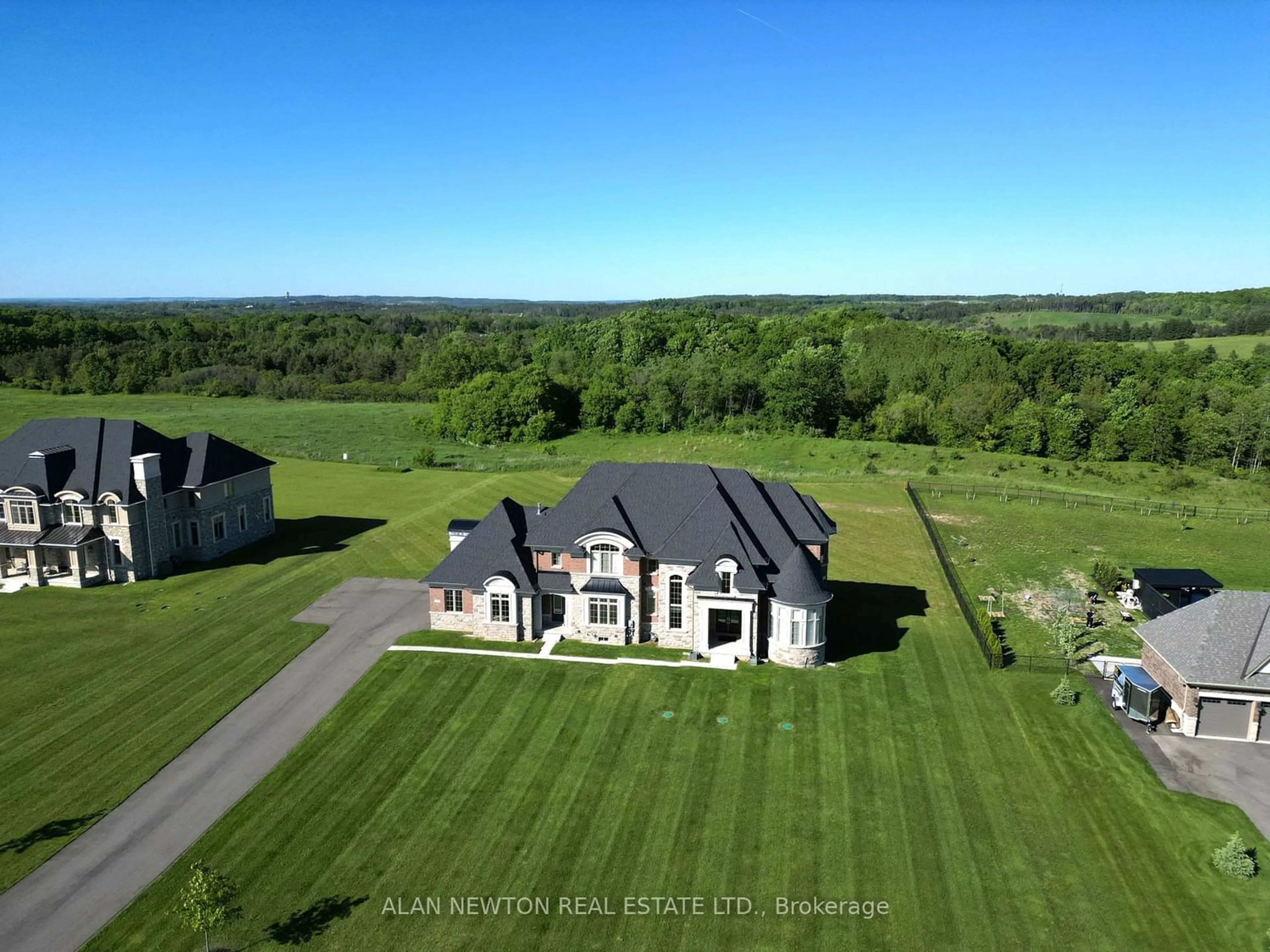 Frontside or backside of a home for 276 Amos Dr, Caledon Ontario L7E 4L7