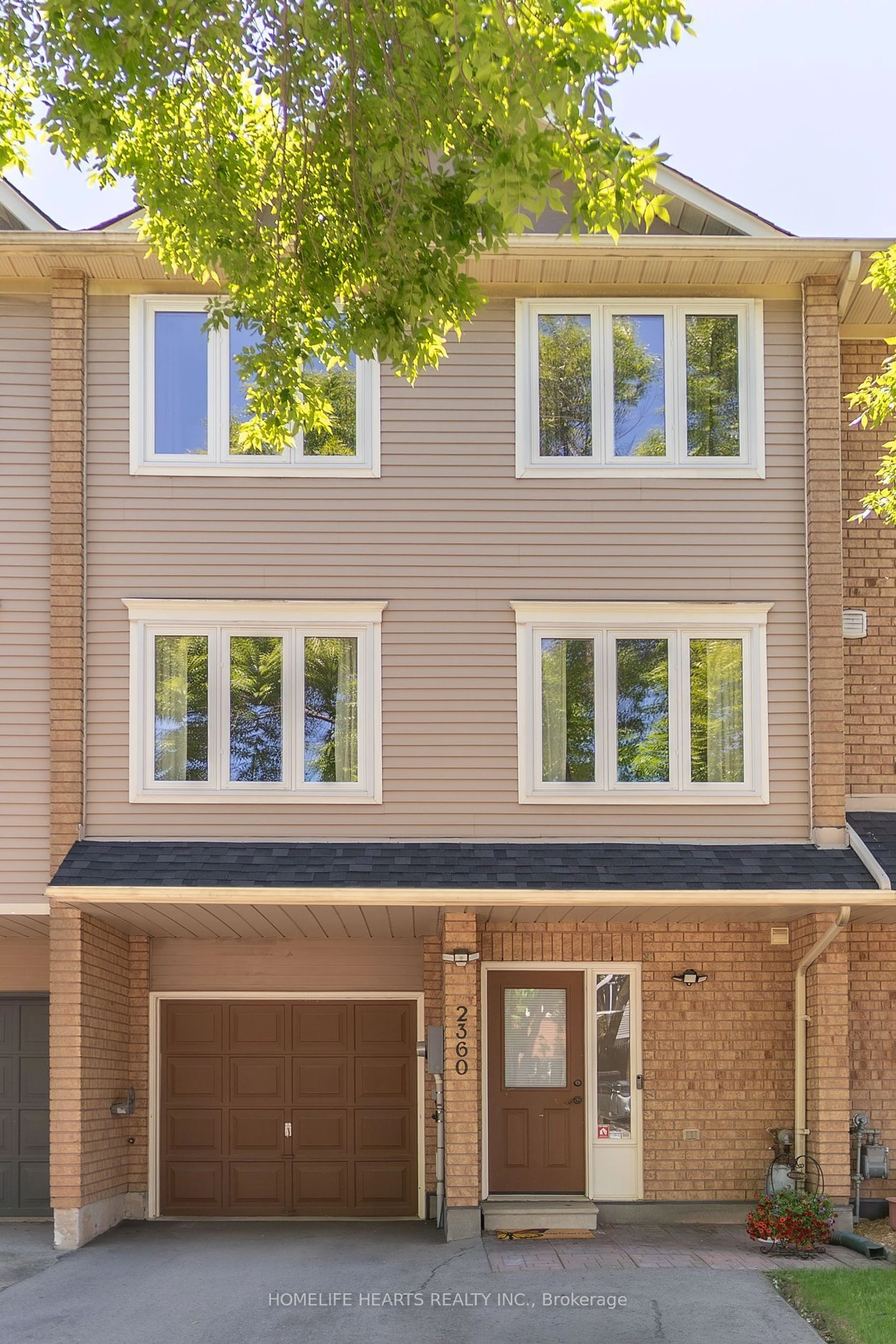 Home with brick exterior material for 2360 Strawfield Crt, Oakville Ontario L6H 6C1