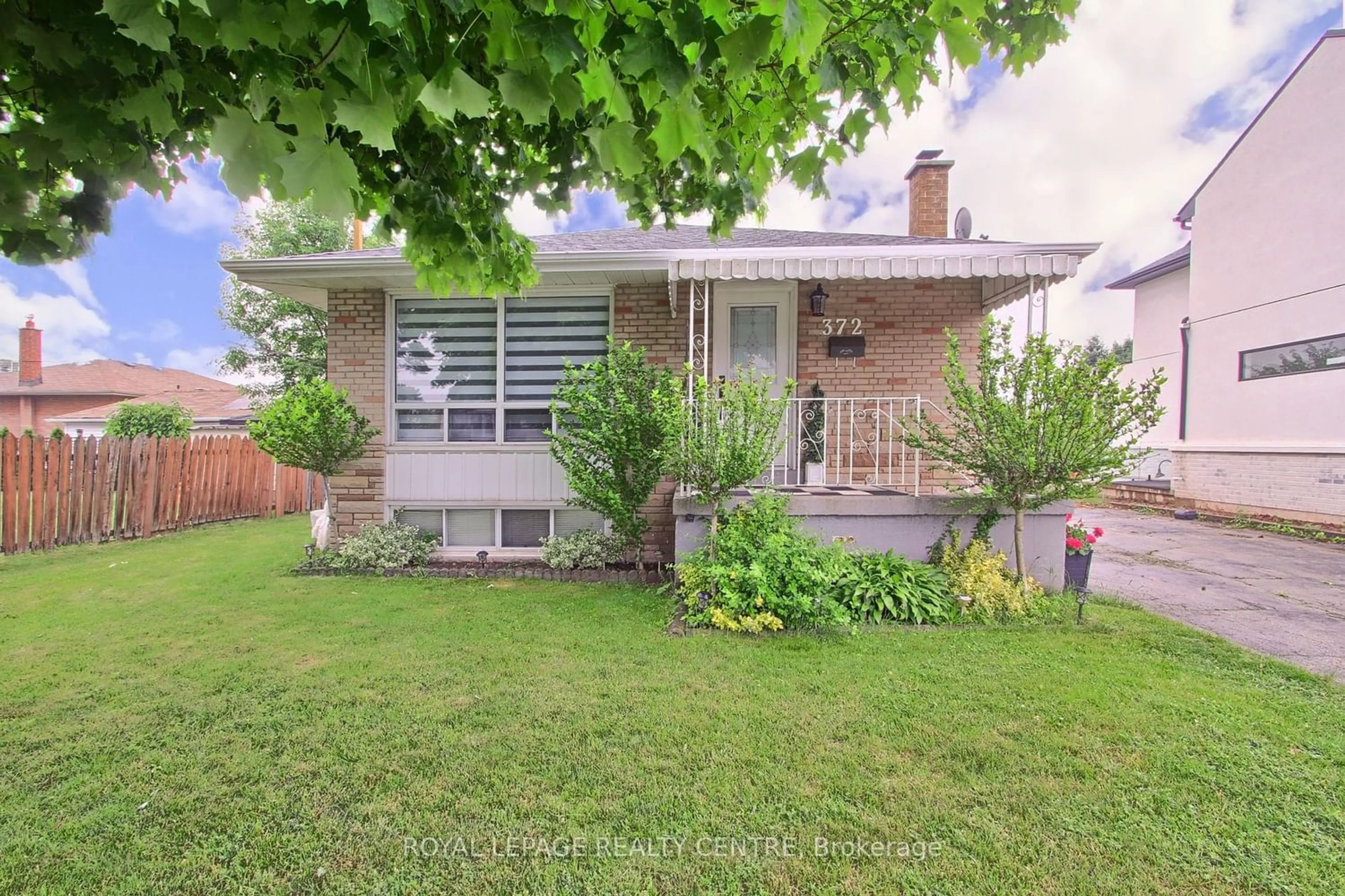 Outside view for 372 Wildwood Dr, Oakville Ontario L6K 1T2