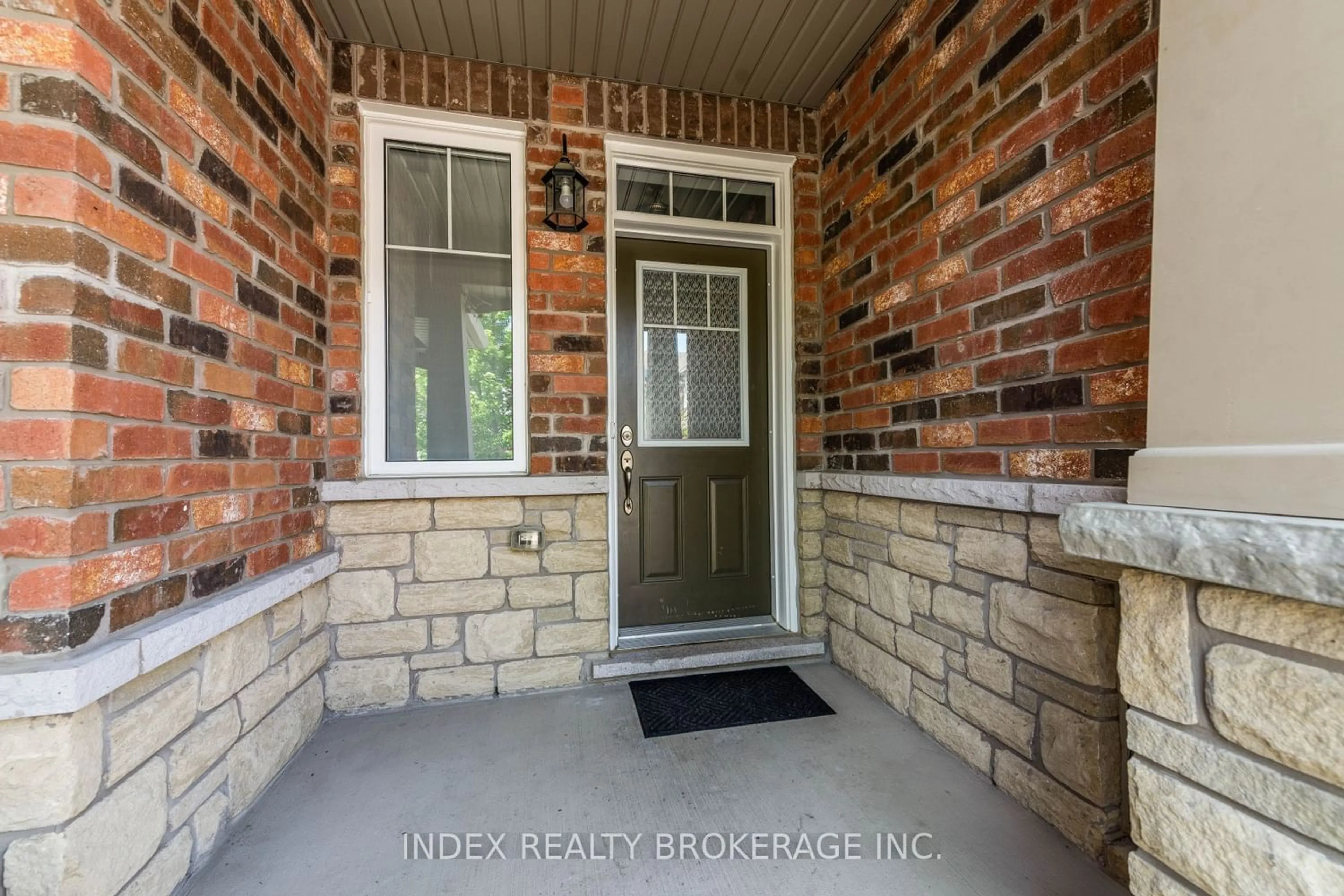 Indoor entryway for 101 Abigail Cres, Caledon Ontario L7C 4C7