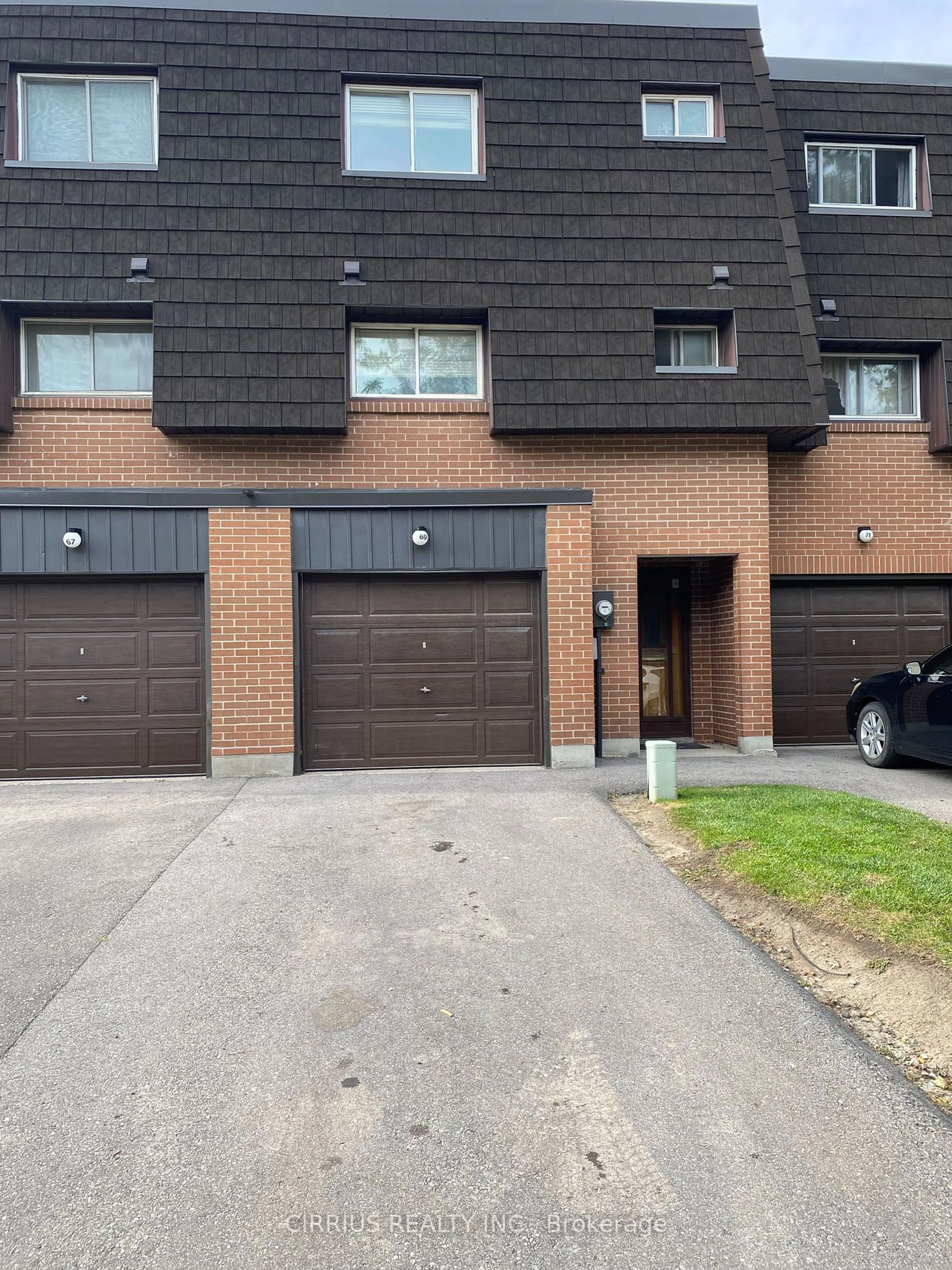 A pic from exterior of the house or condo, the front or back of building for 69 Darras Crt, Brampton Ontario L6T 1W7