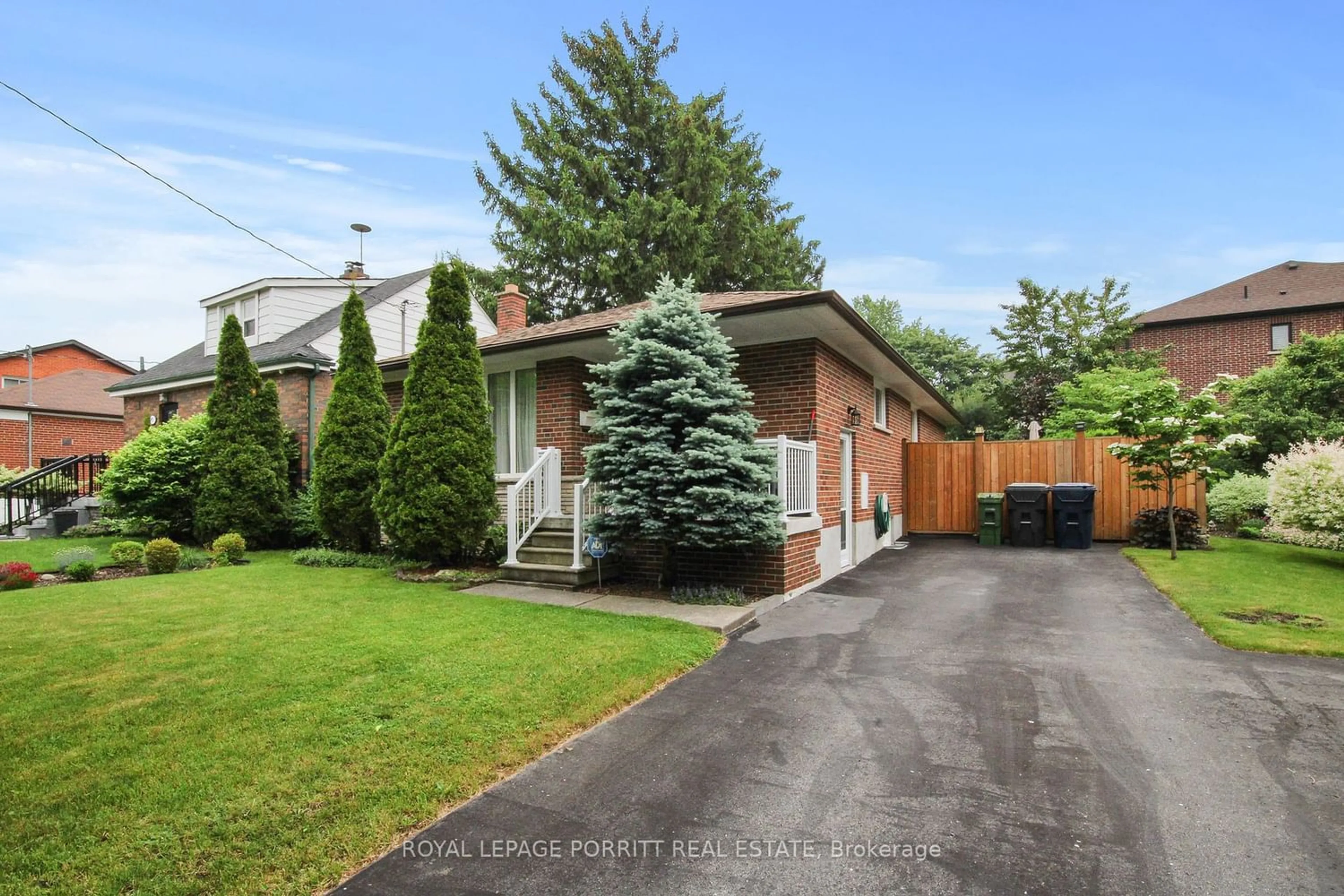 Frontside or backside of a home for 17 College St, Toronto Ontario M9V 1H4