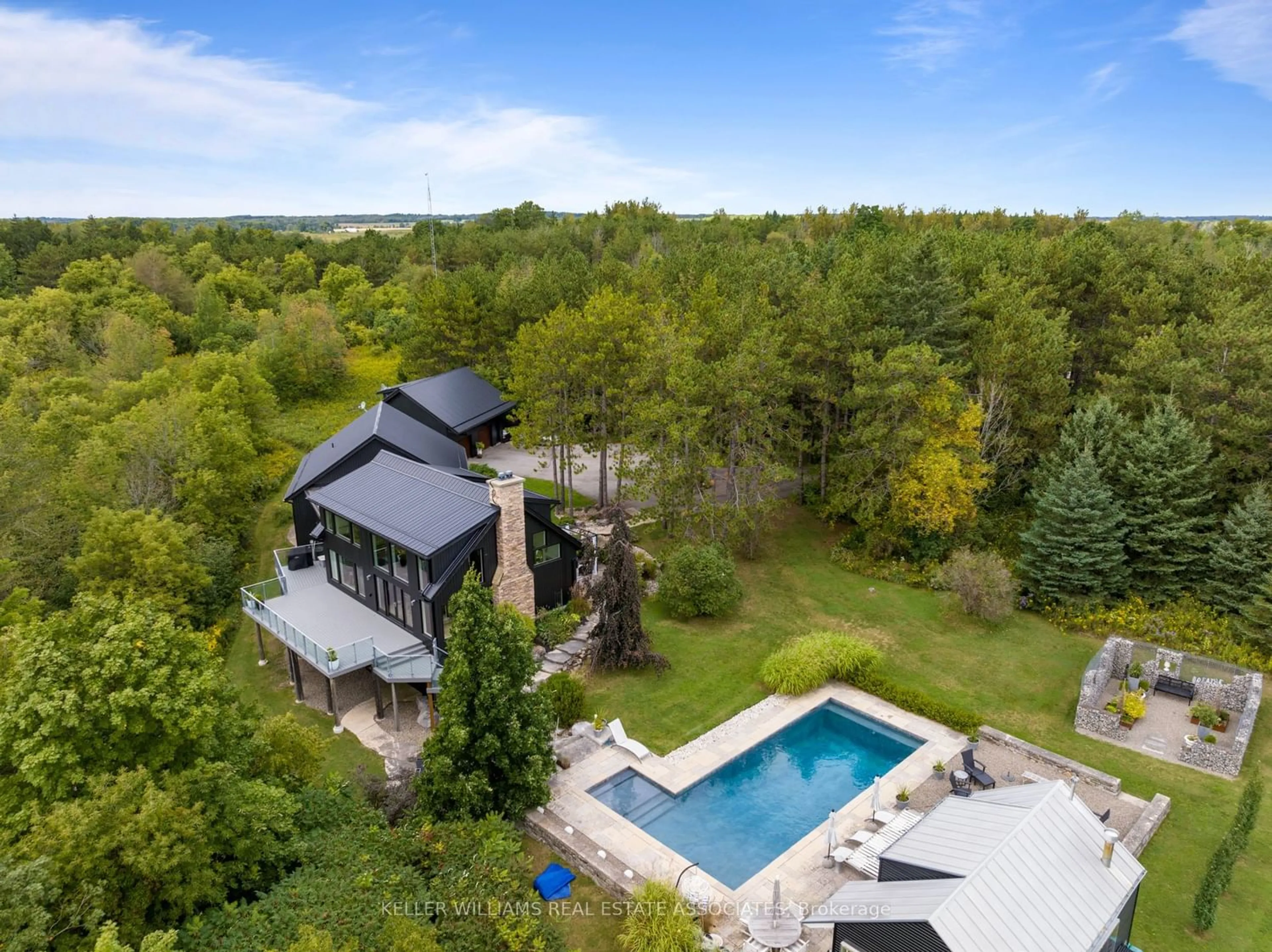 Indoor or outdoor pool for 17720 Mississauga Rd, Caledon Ontario L7K 1M1