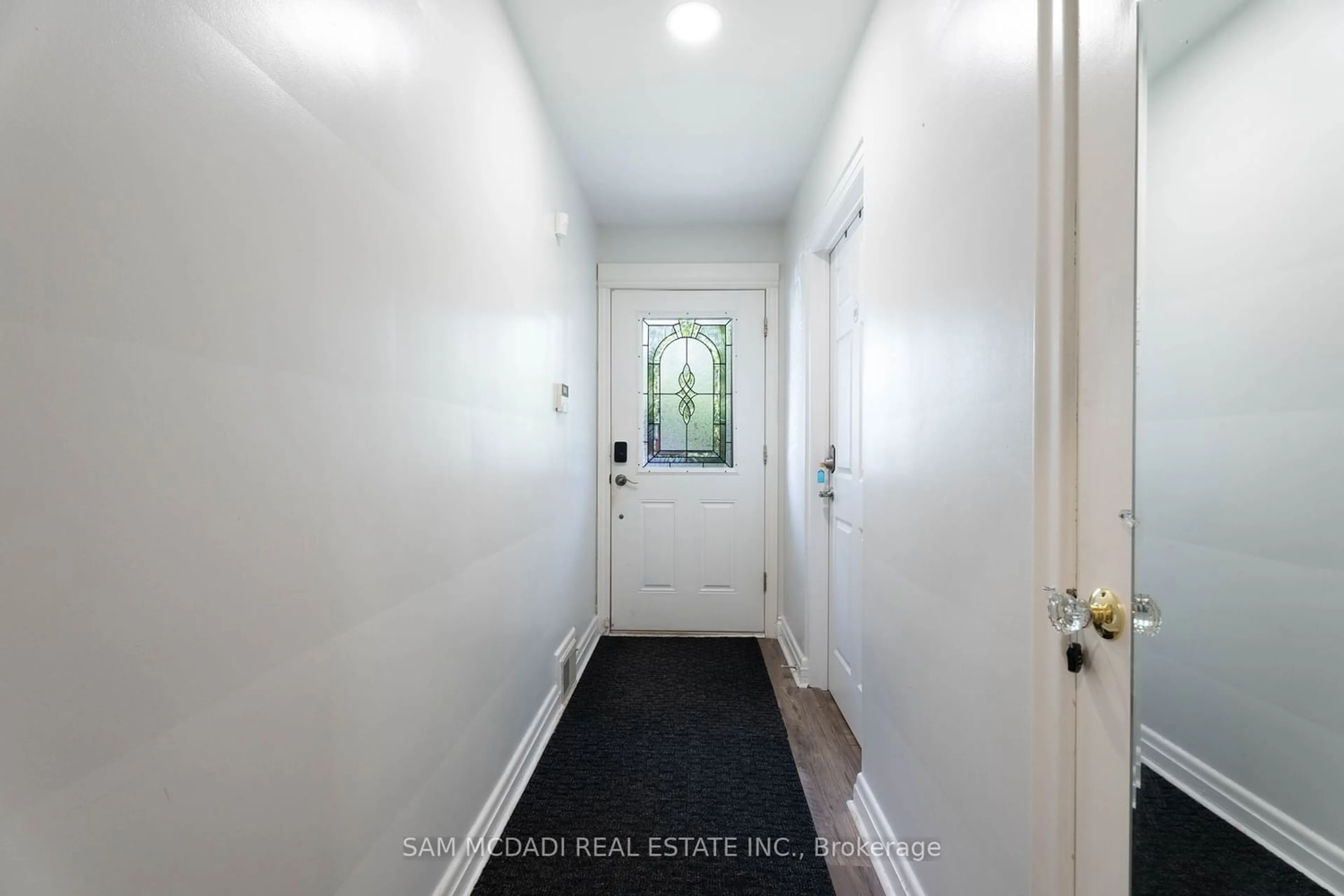 Indoor entryway for 9 Maypole St, Toronto Ontario M9B 1E7