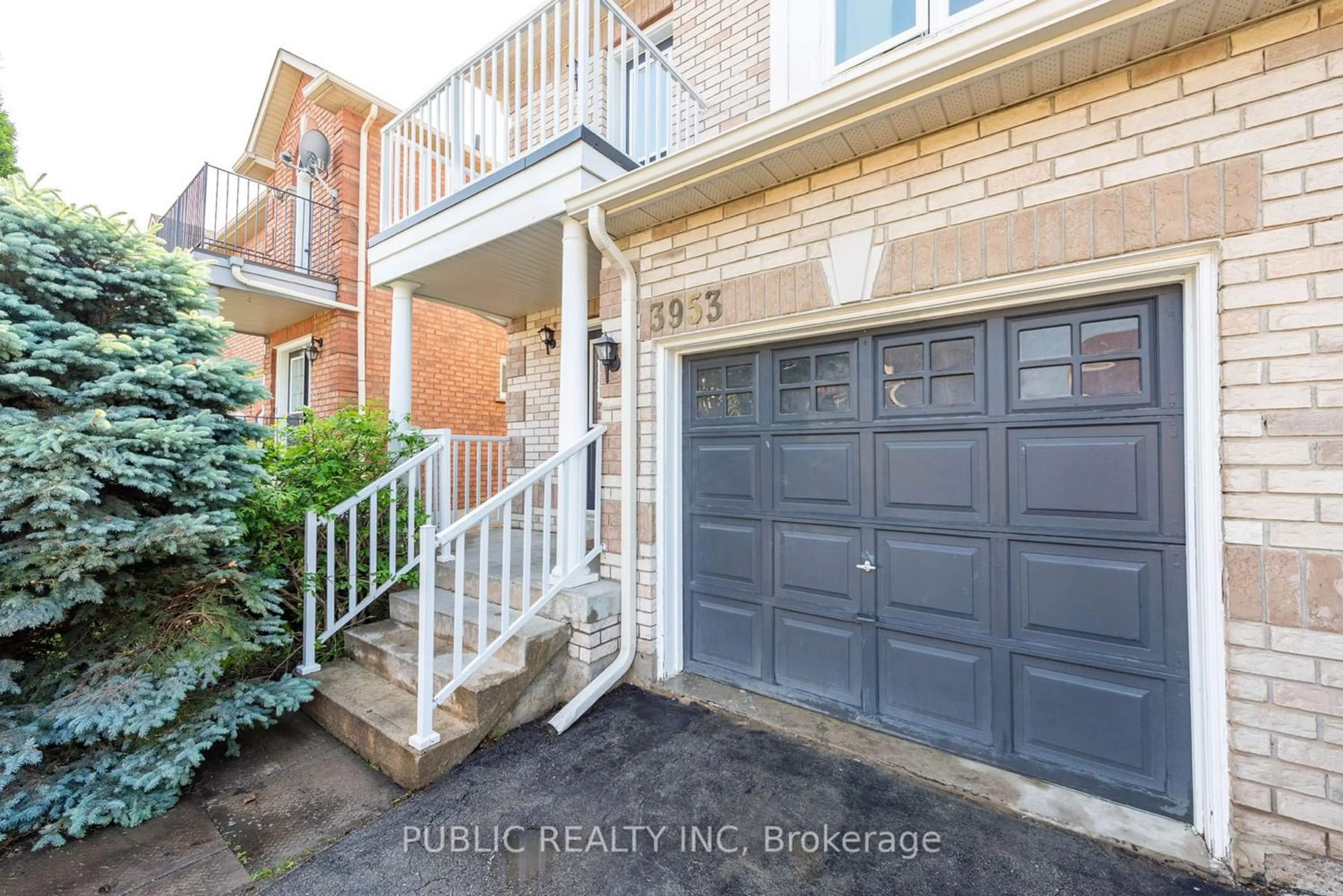 A pic from exterior of the house or condo for 3953 Freeman Terr, Mississauga Ontario L5M 6R2