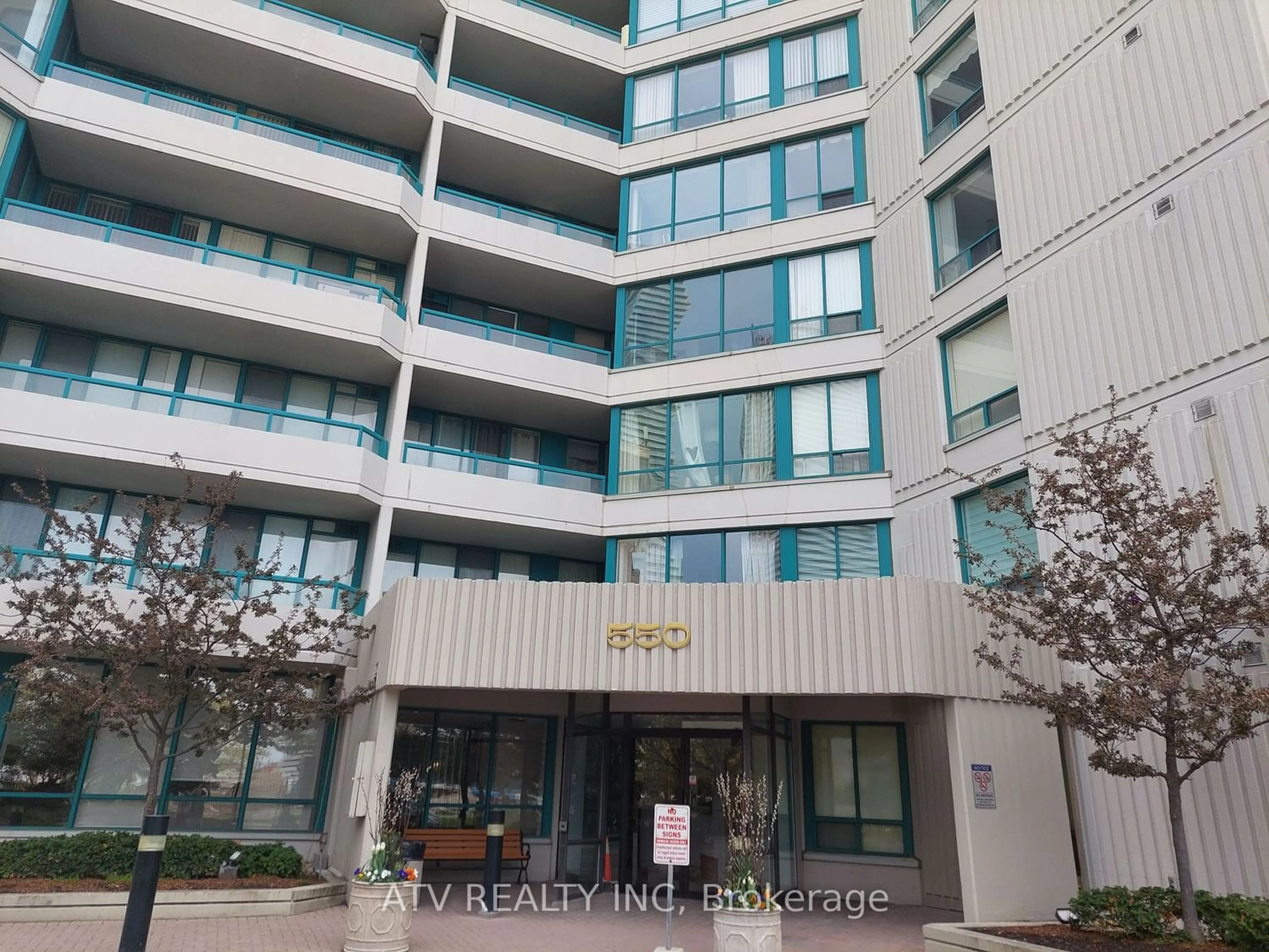 Outside view for 550 Webb Dr #305, Mississauga Ontario L5B 3Y4