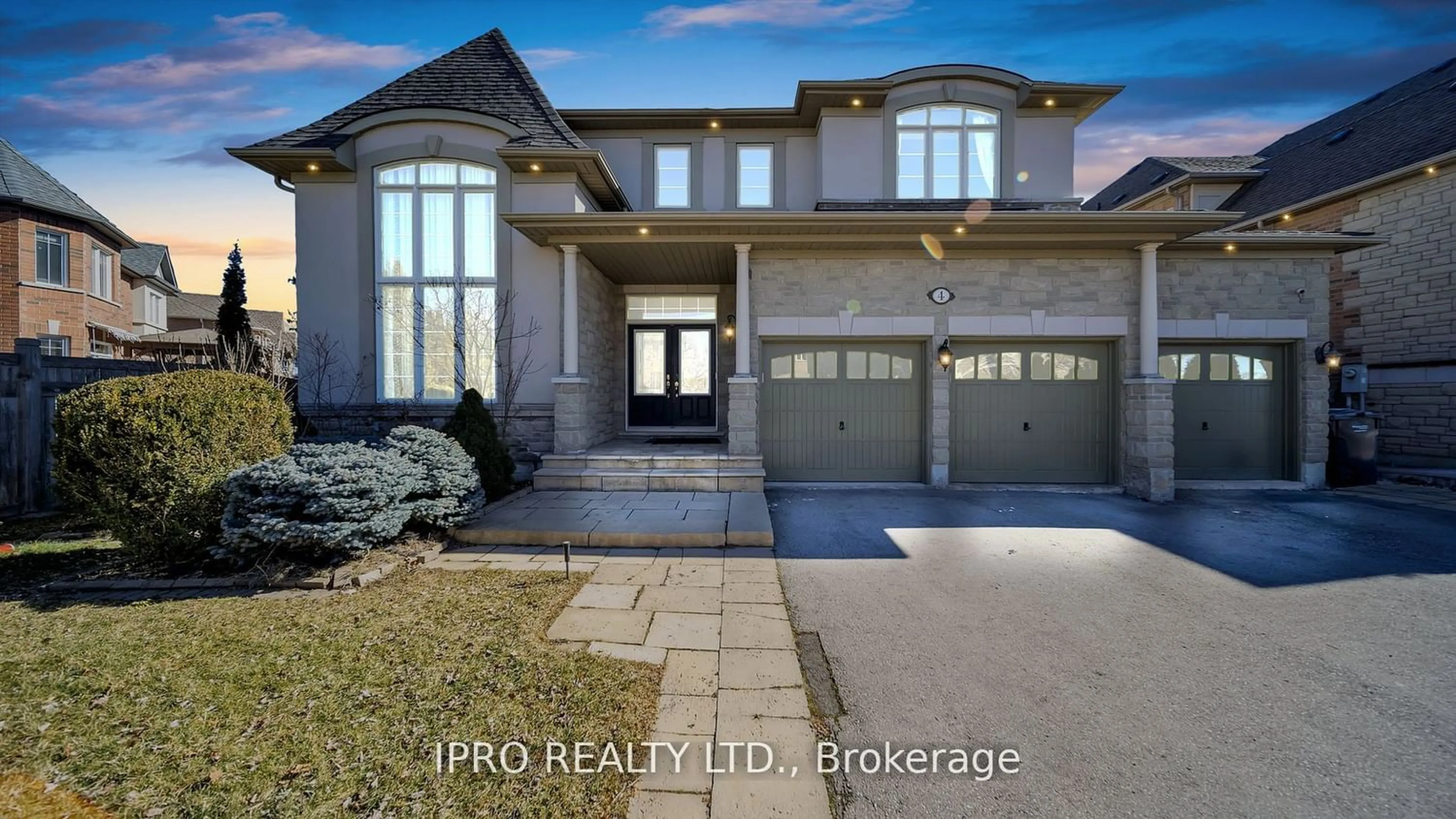 Home with brick exterior material for 4 Quatro Cres, Brampton Ontario L6P 2T4