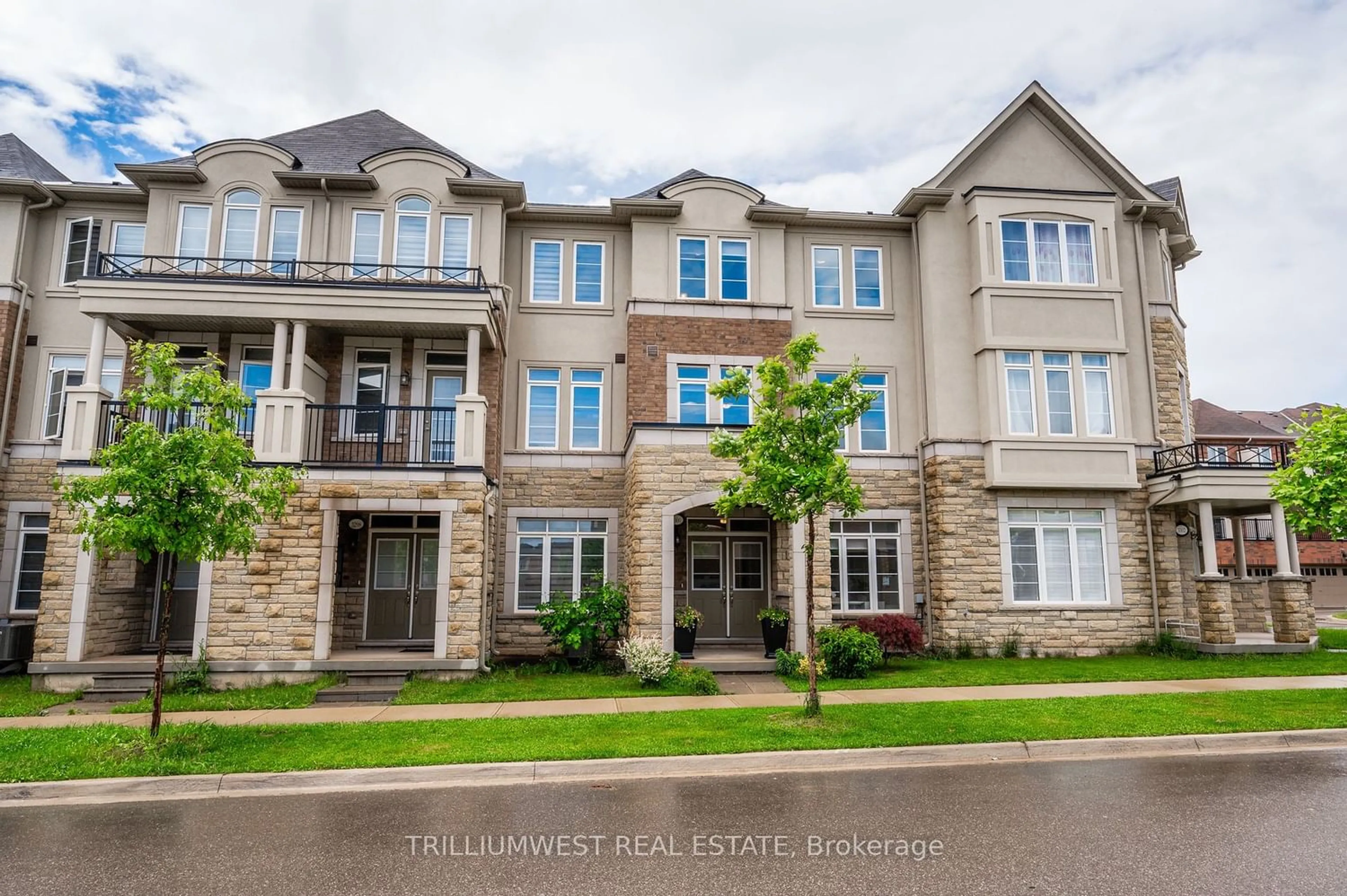 A pic from exterior of the house or condo for 3300 Erasmum St, Oakville Ontario L6M 0X3