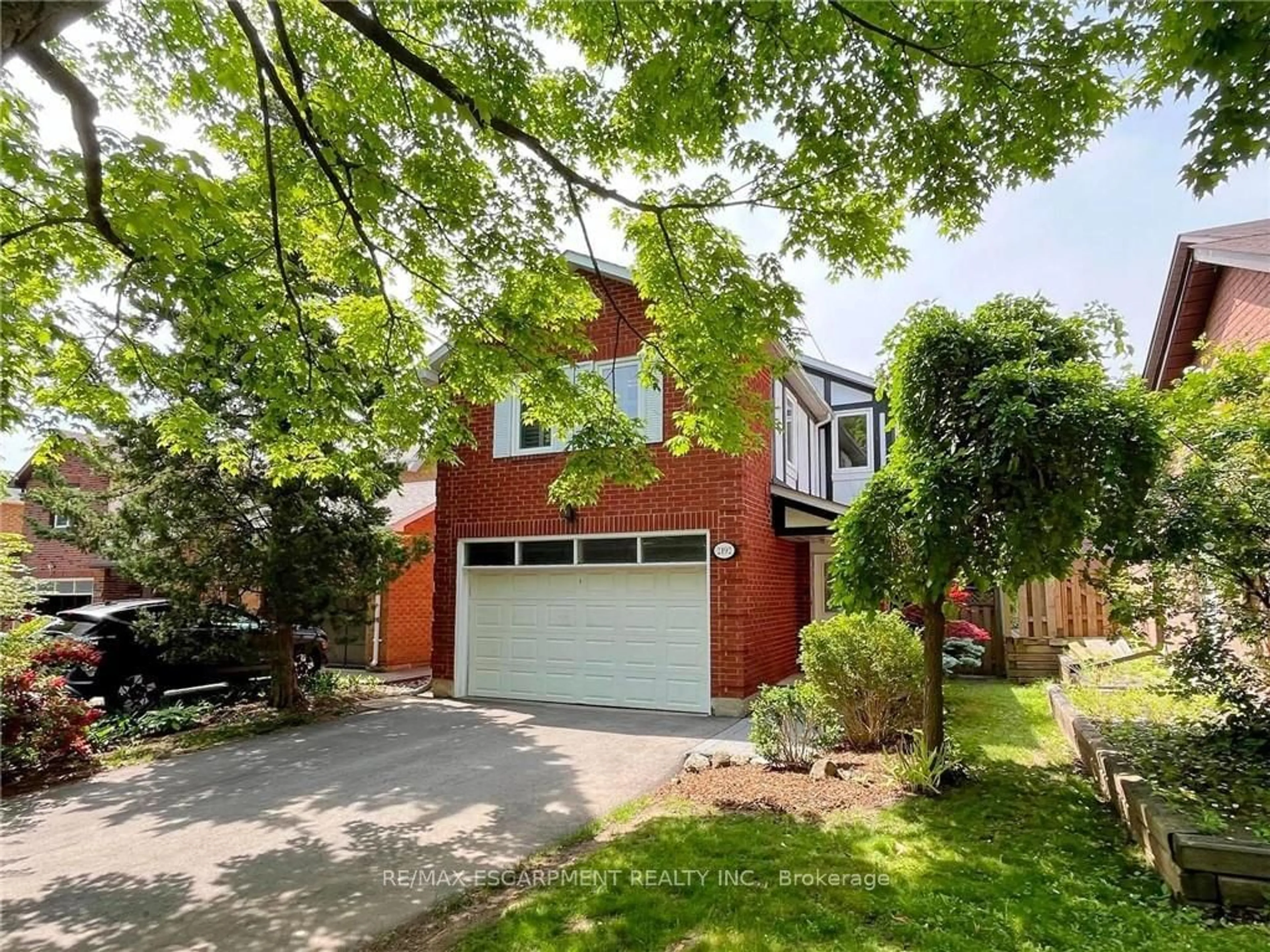 Frontside or backside of a home for 2192 Margot St, Oakville Ontario L6H 3M1