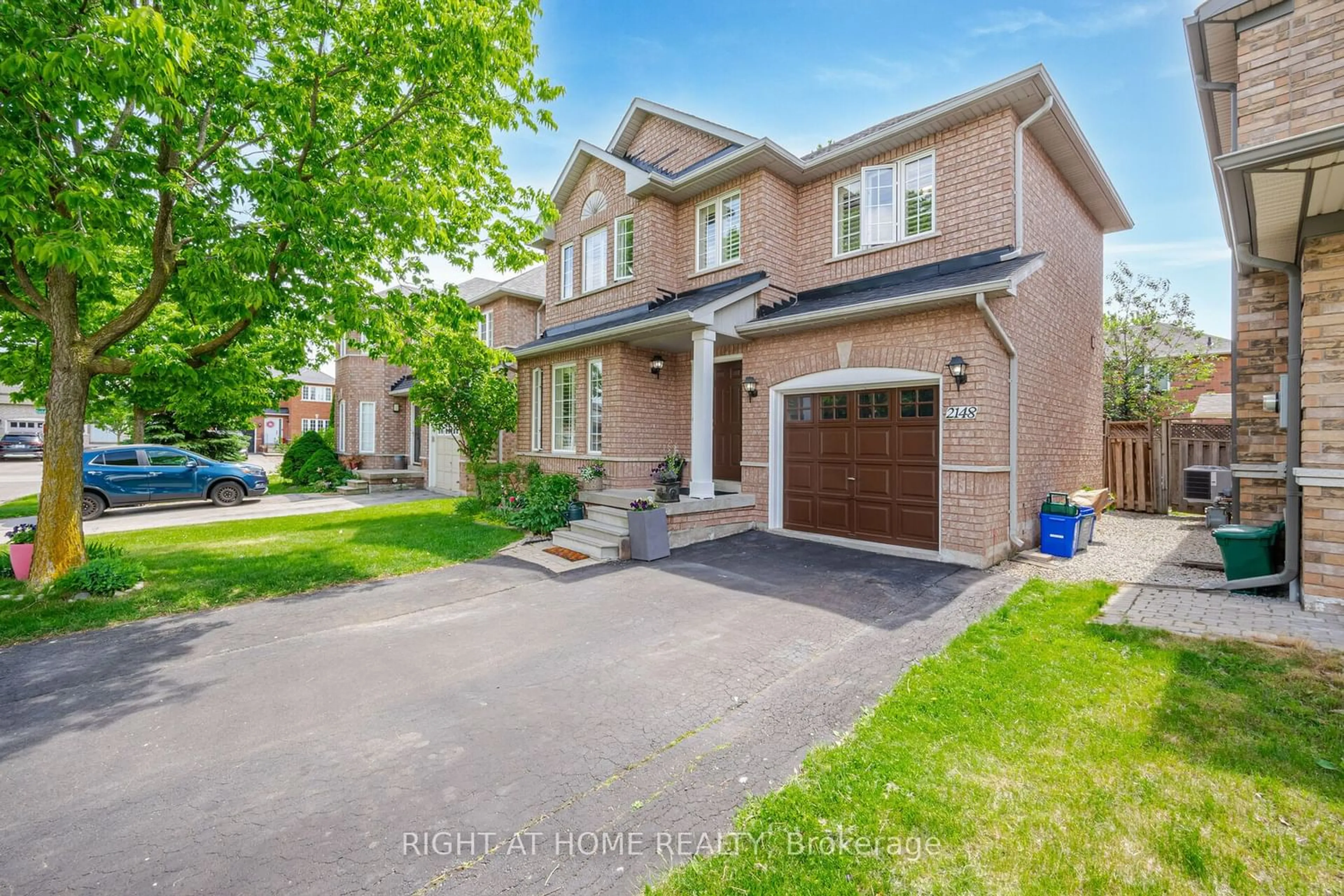 Home with brick exterior material for 2148 Village Squire Lane, Oakville Ontario L6M 3W8